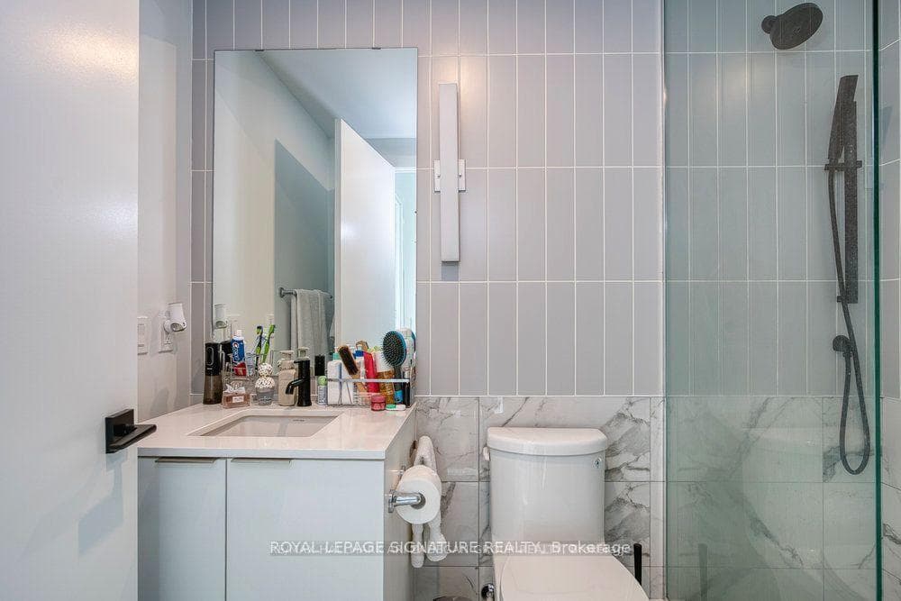 327 king Street Unit 1408 photo 14