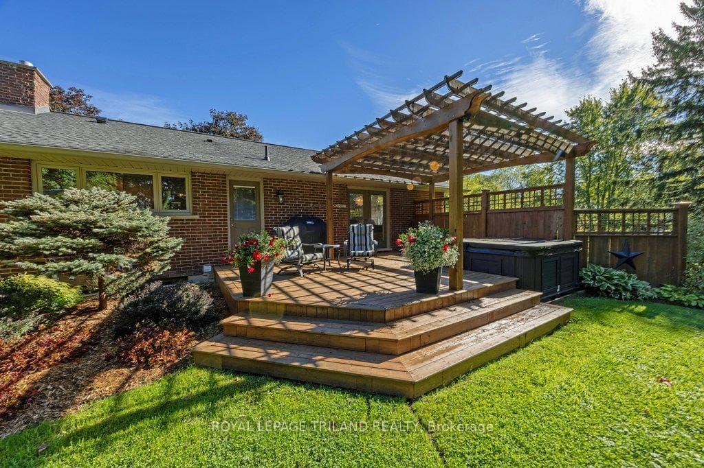 9677 Francis Street photo 5