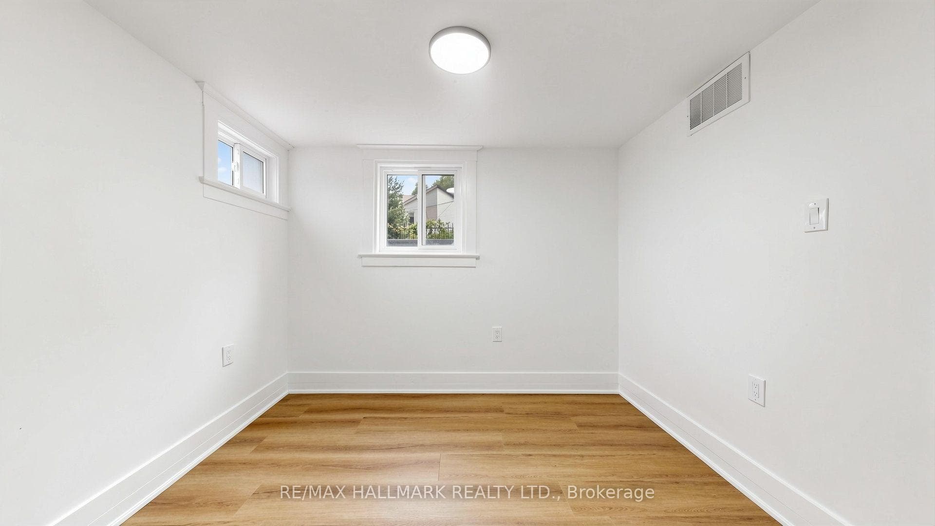 57 Humberside Avenue Unit Lower Level photo 11