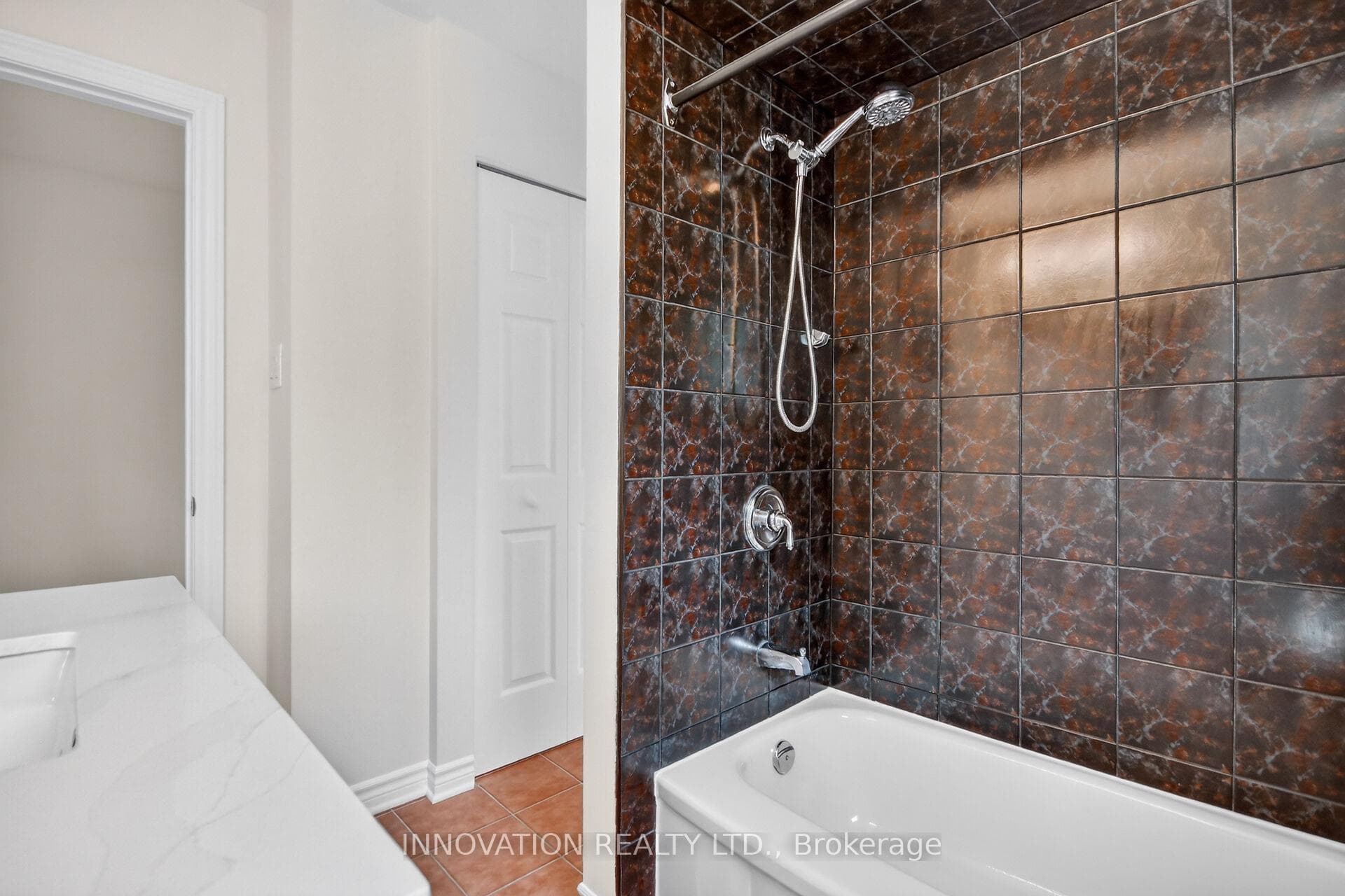 85 Hewitt Way photo 34