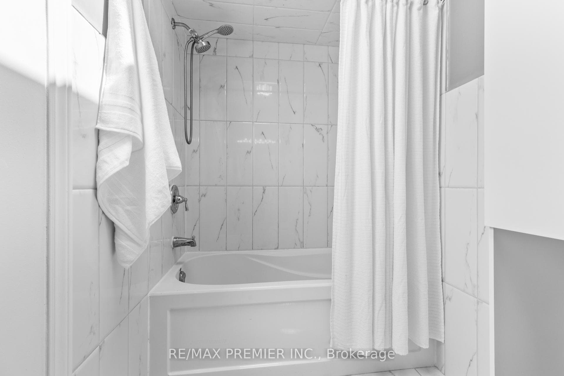 26 Ecclestone Drive photo 27