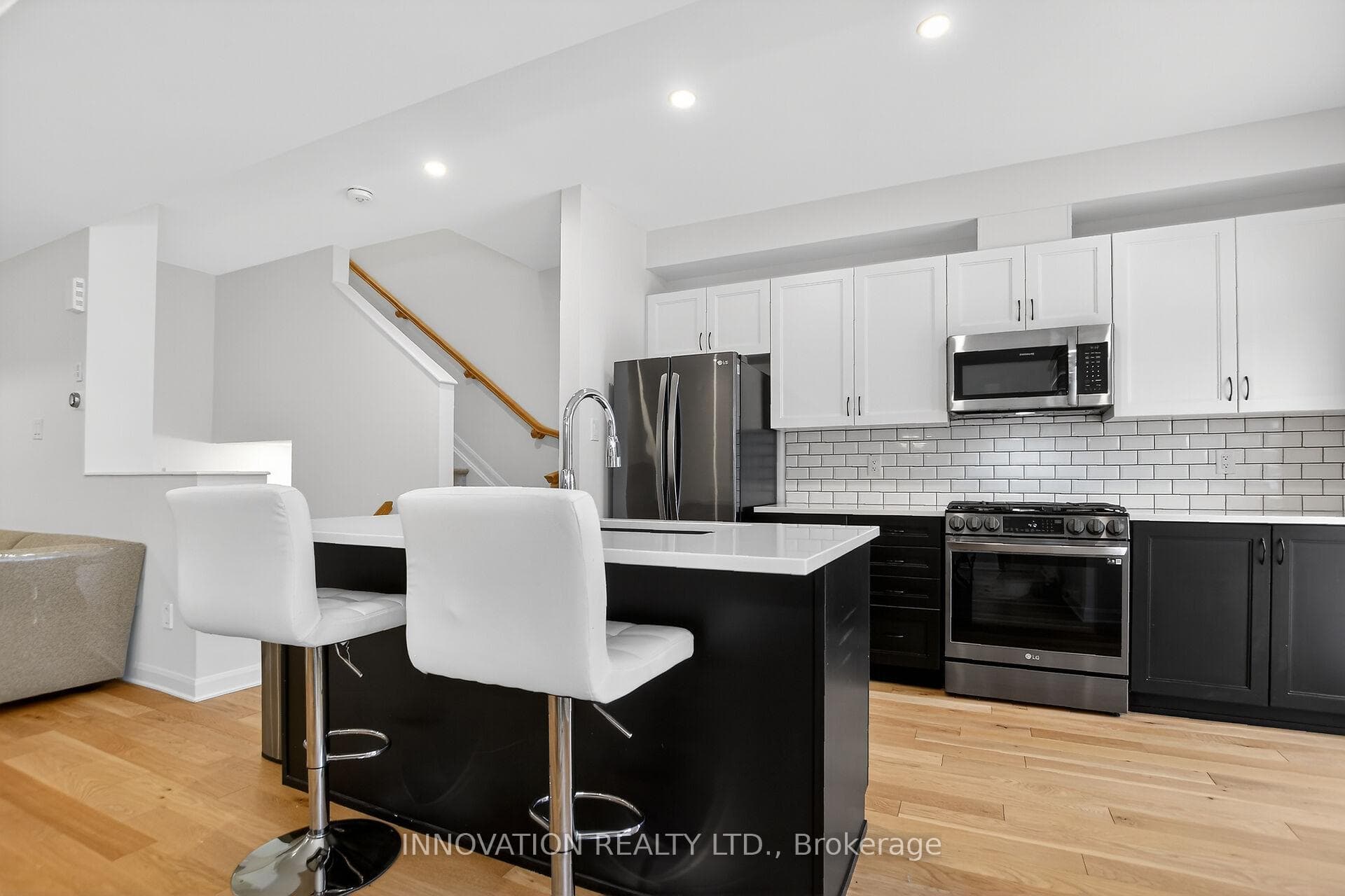 205 Attwell Private photo 24