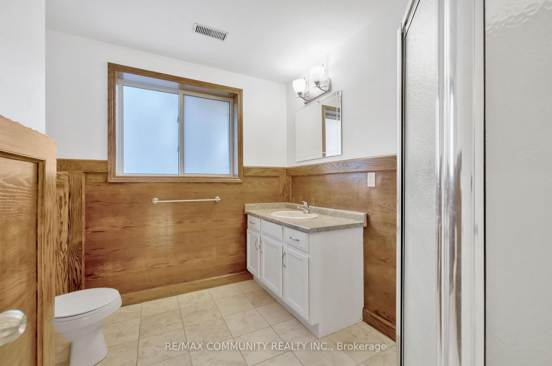12 Baker Crescent photo 5