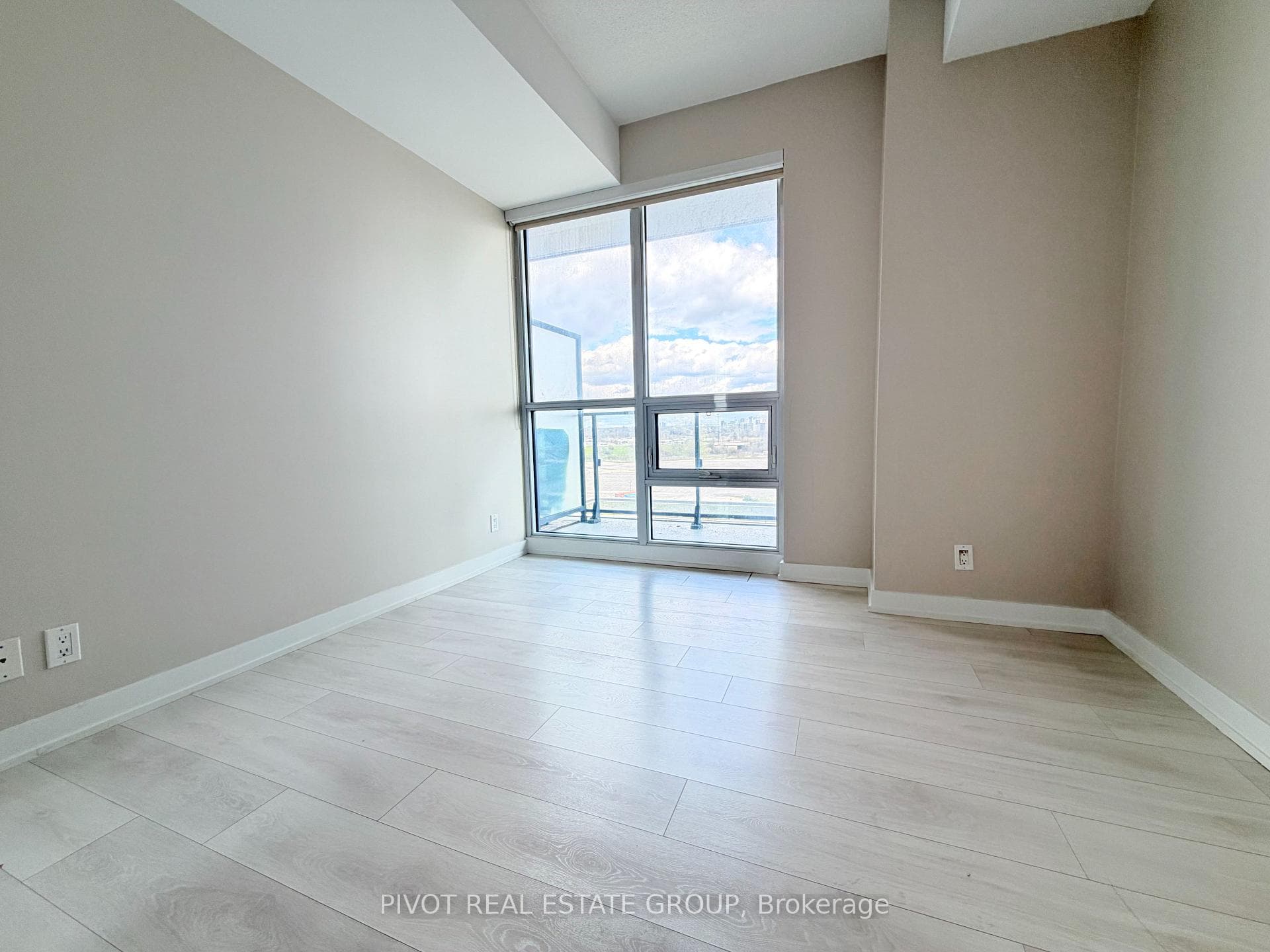 2212 Lake Shore Boulevard Unit 1501 photo 4