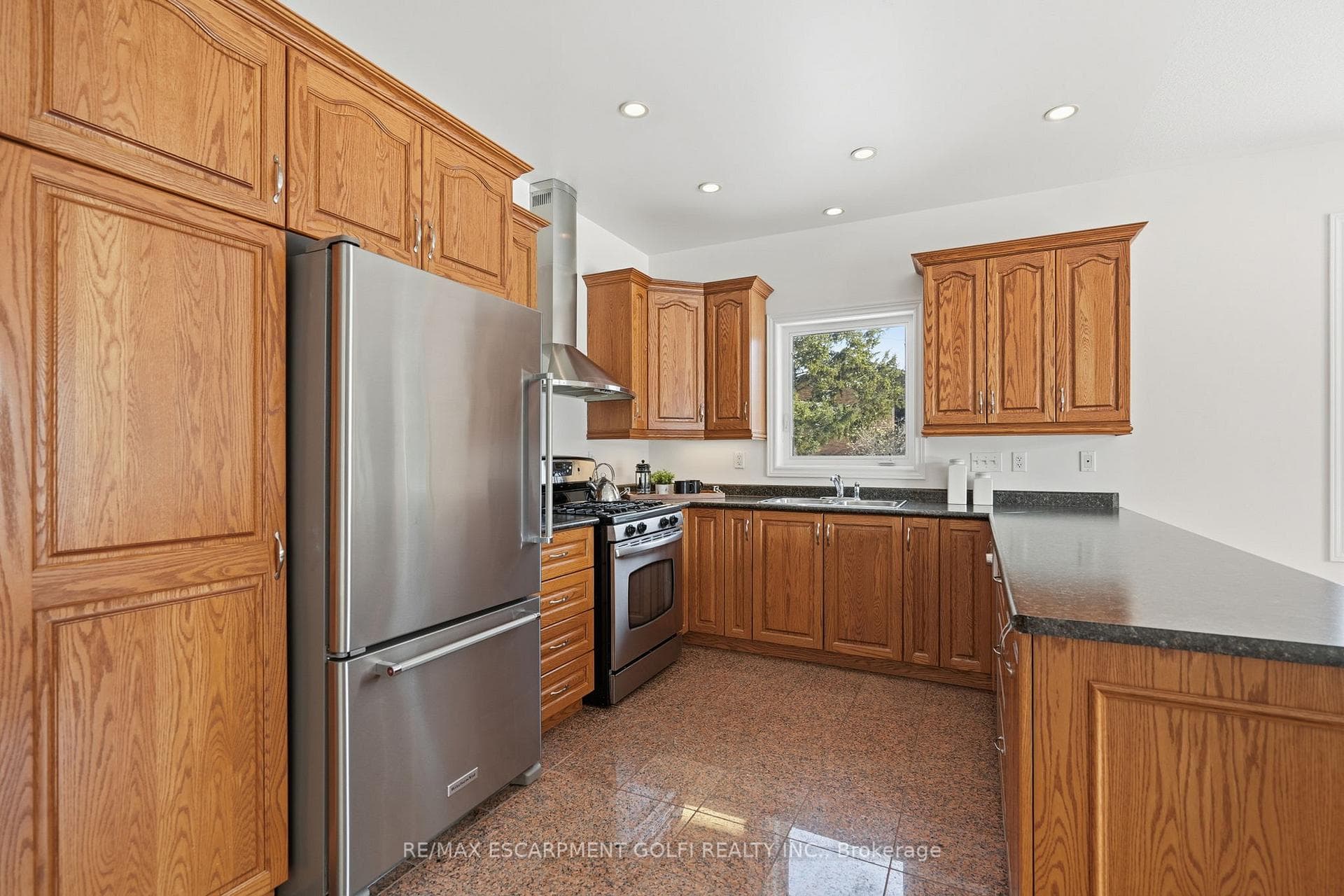 593 Rymal Road photo 8