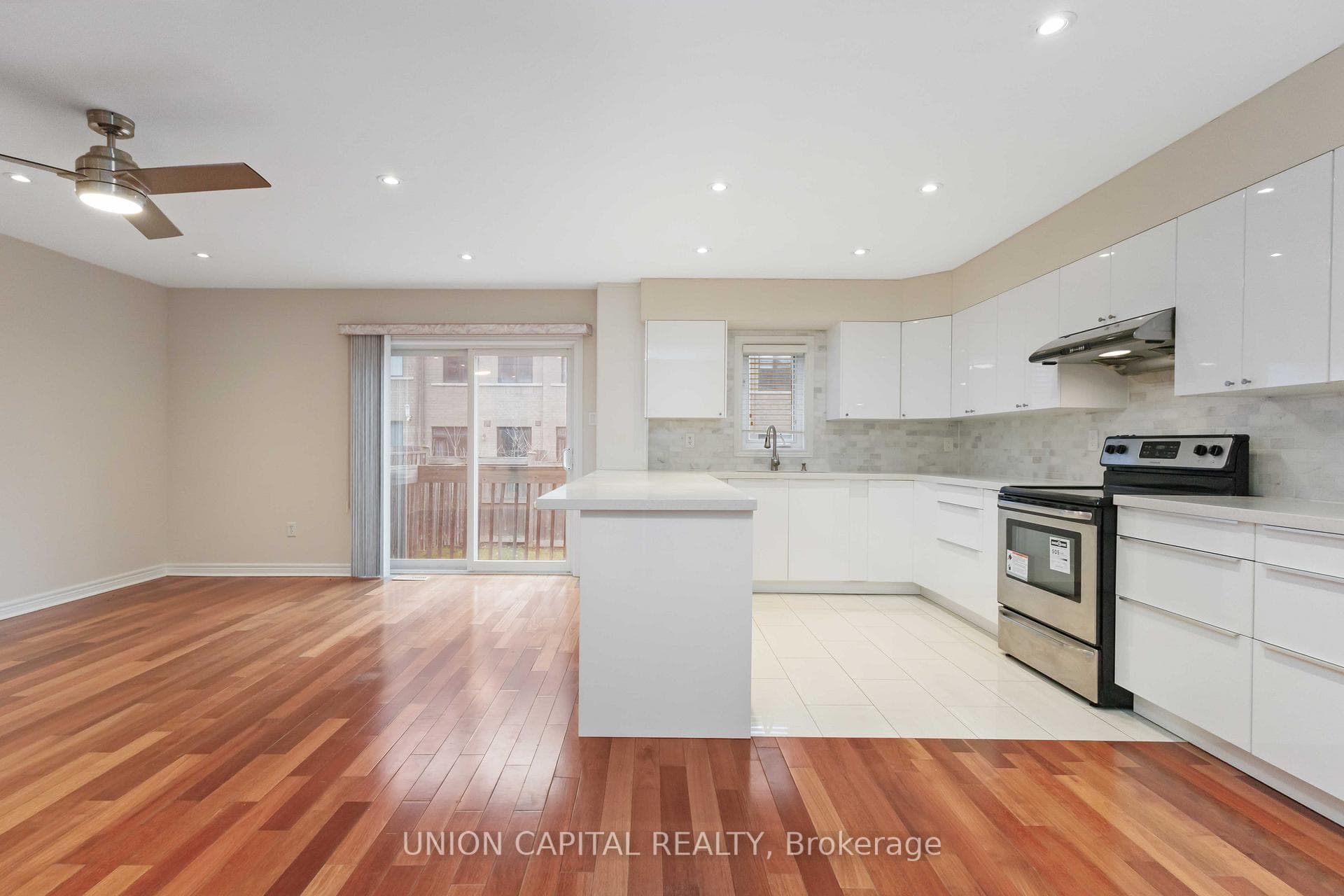 25 Maple Ridge Crescent photo 9
