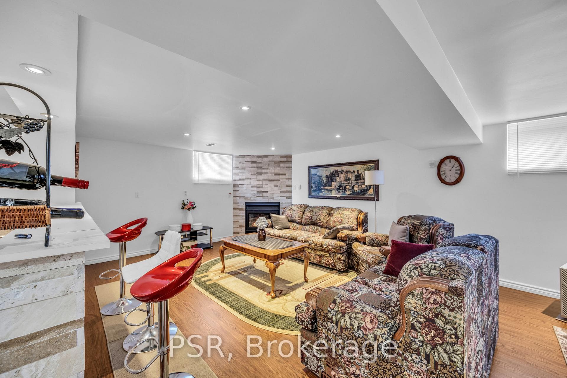 154 Gainsborough Road photo 32