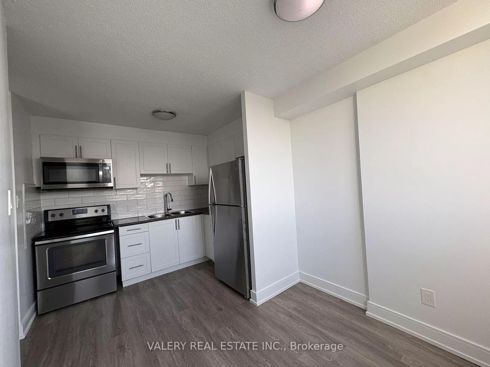 294 Chandler Drive Unit 802 photo 3