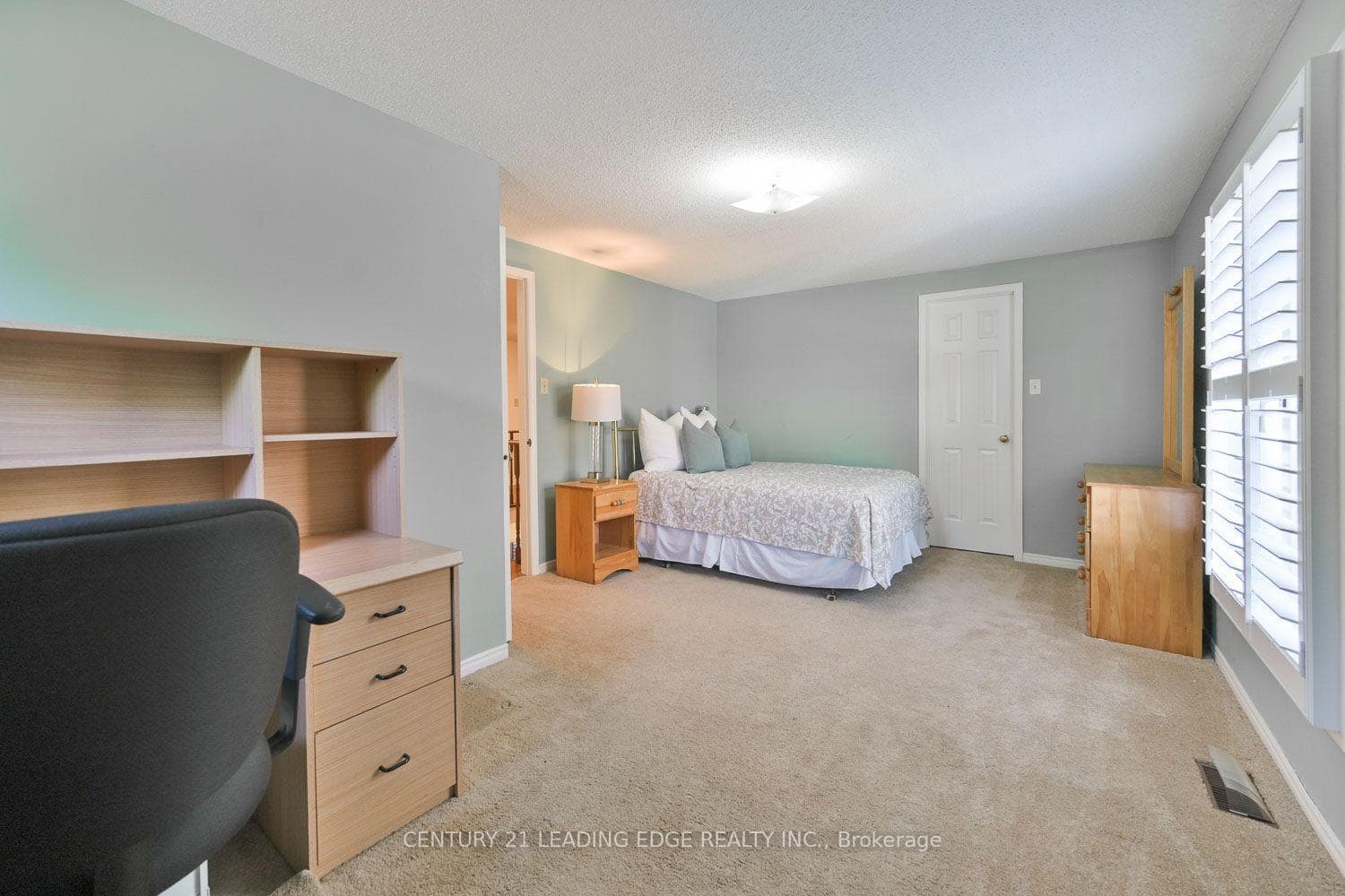 14 Montrose Crescent photo 31