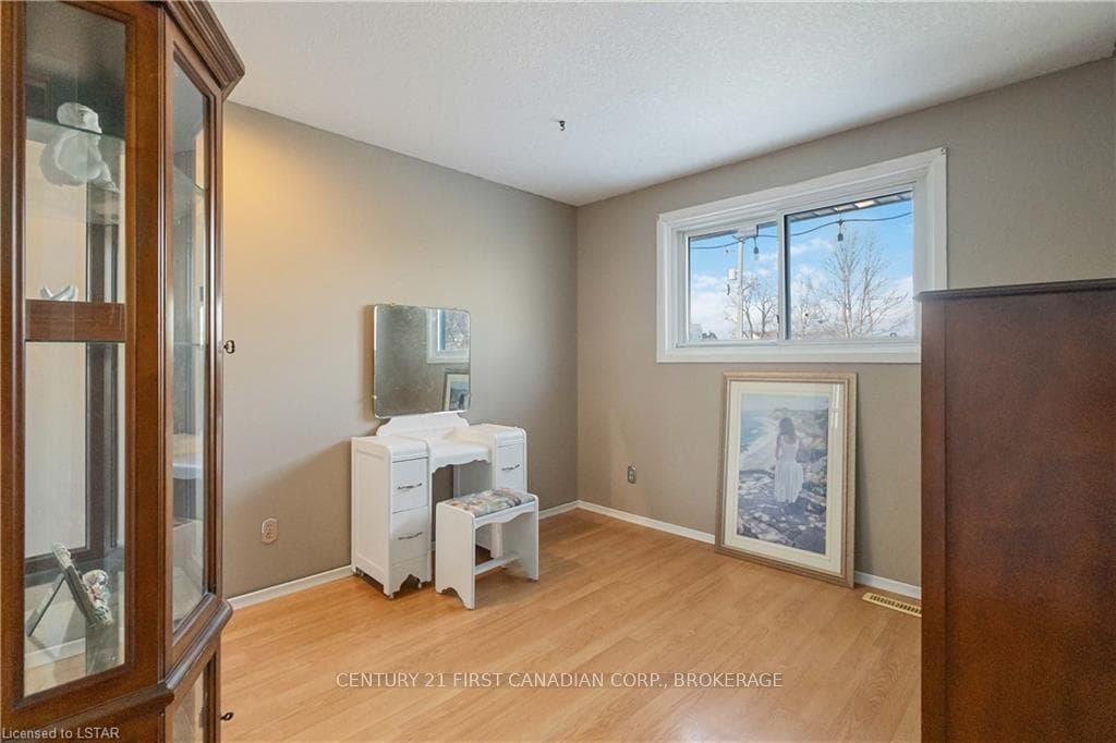 95 KINBURN Crescent photo 14