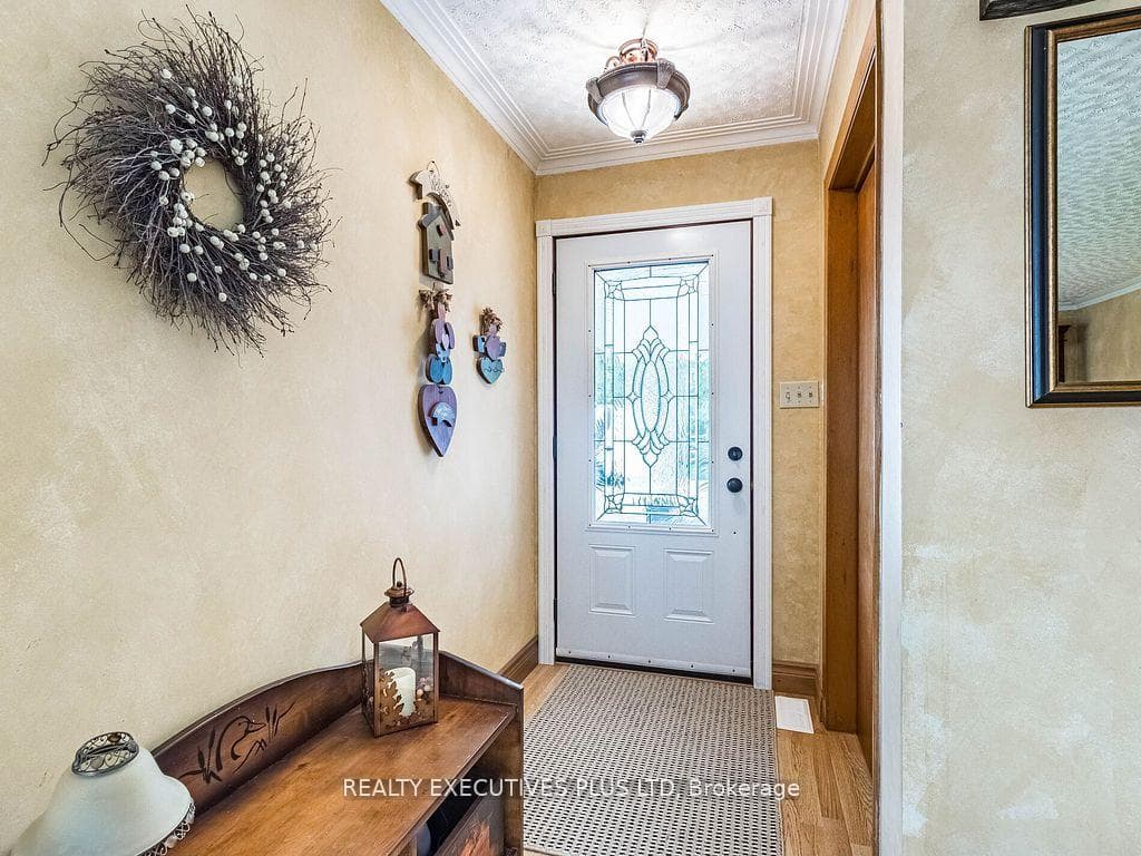 936125 Airport Road photo 4