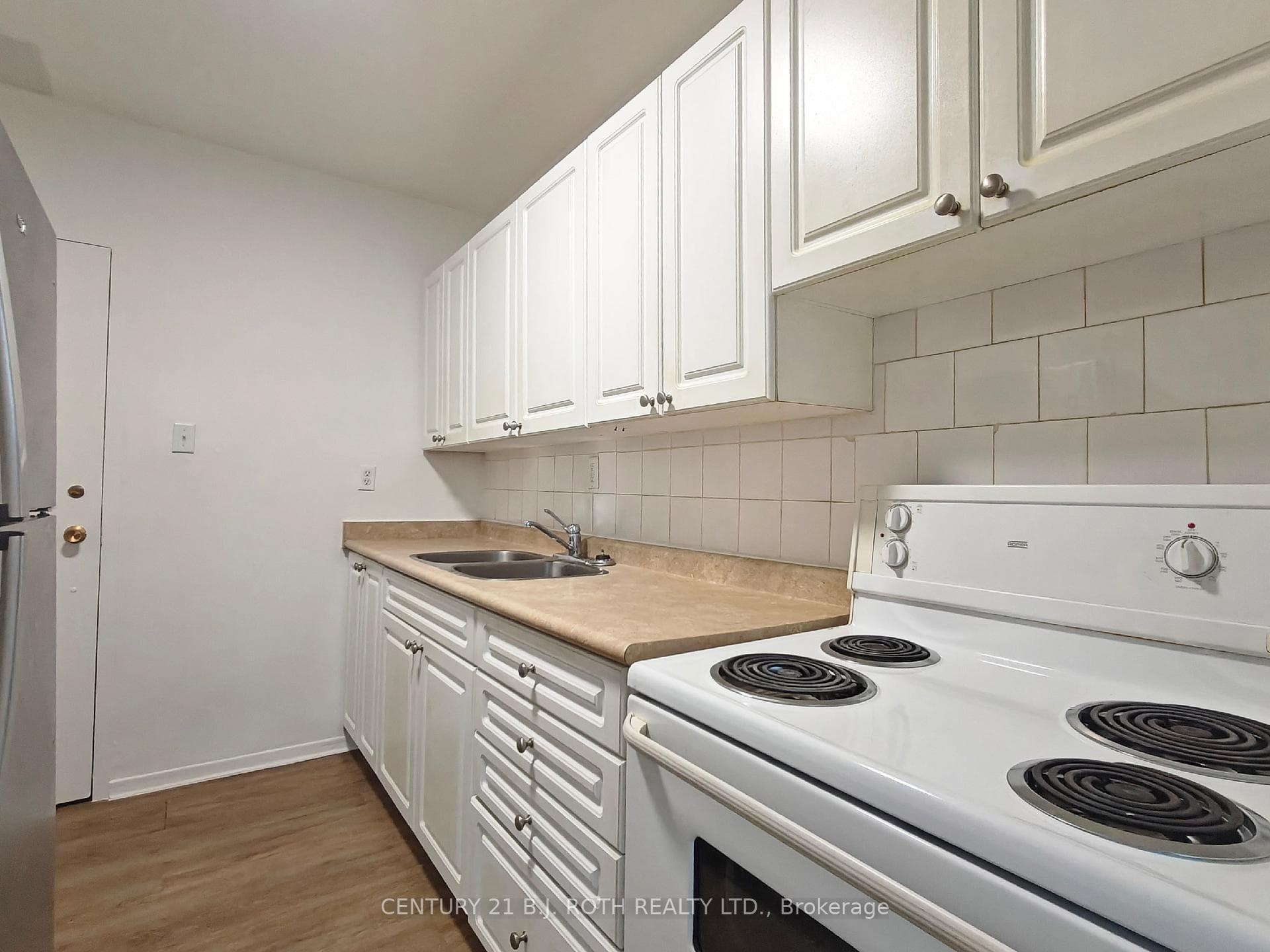 37 Peel Street Unit 301 photo 4