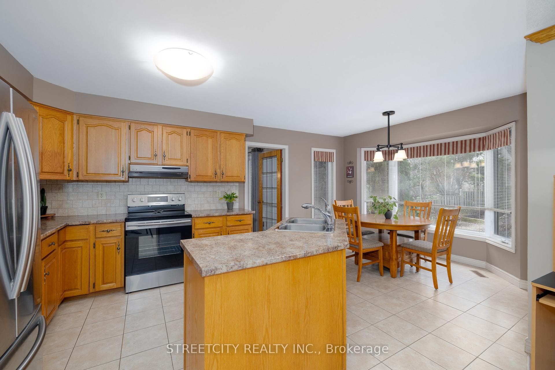 1537 Hillside Drive photo 12
