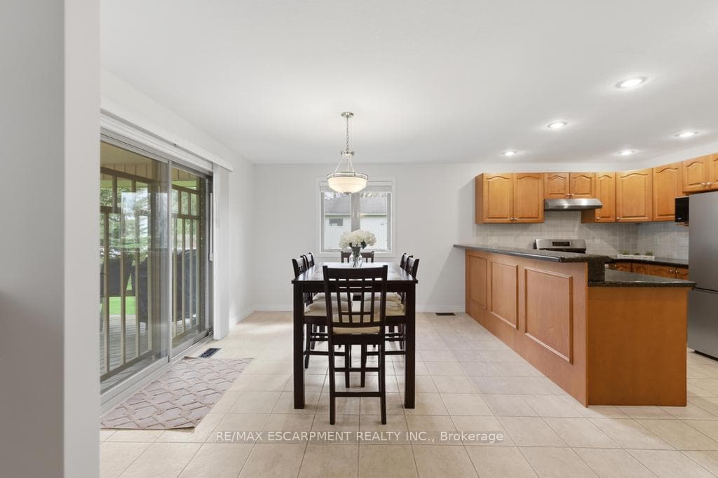 80 Lister Avenue photo 9