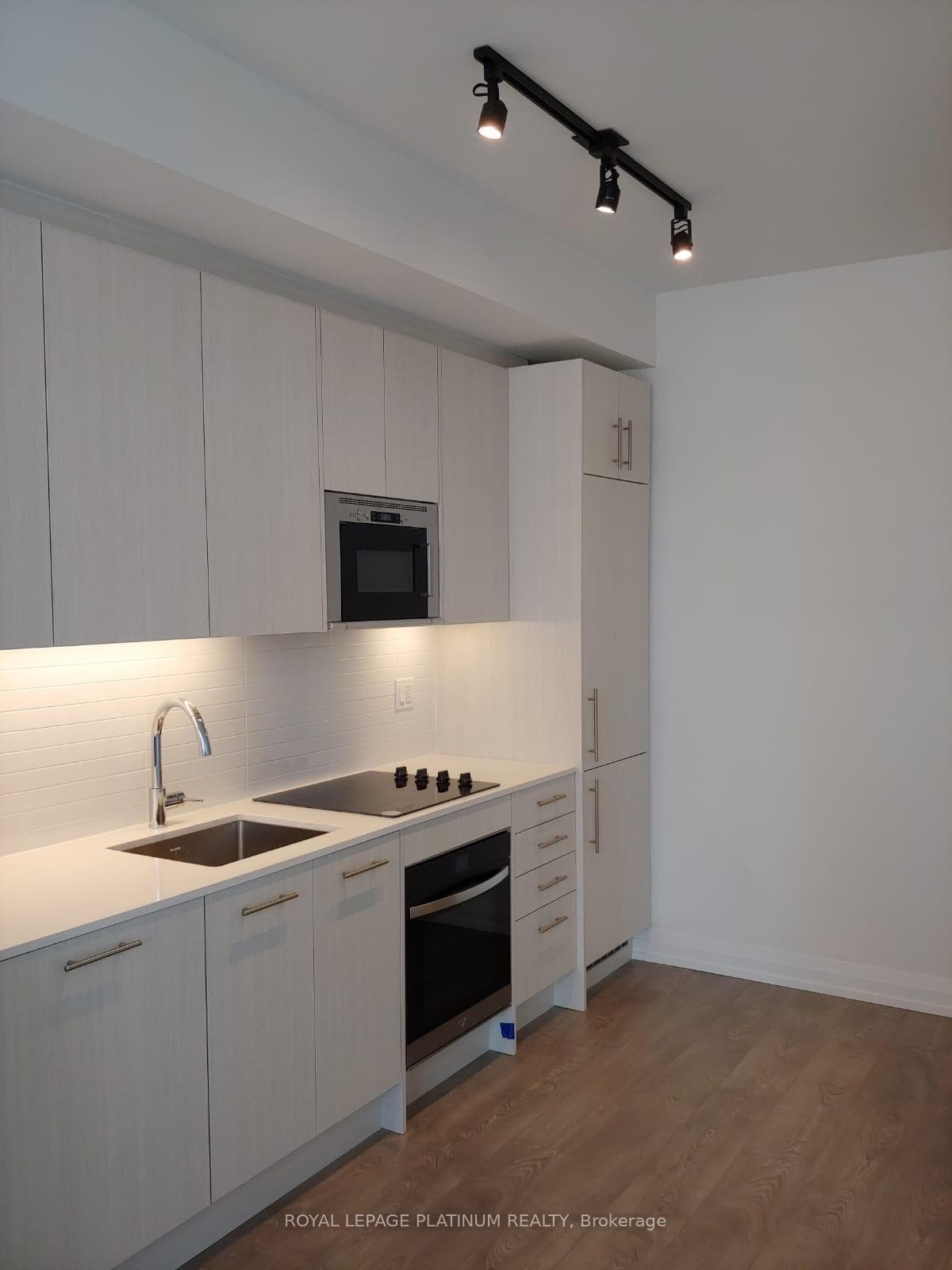 286 Main Street Unit 1206 photo 2