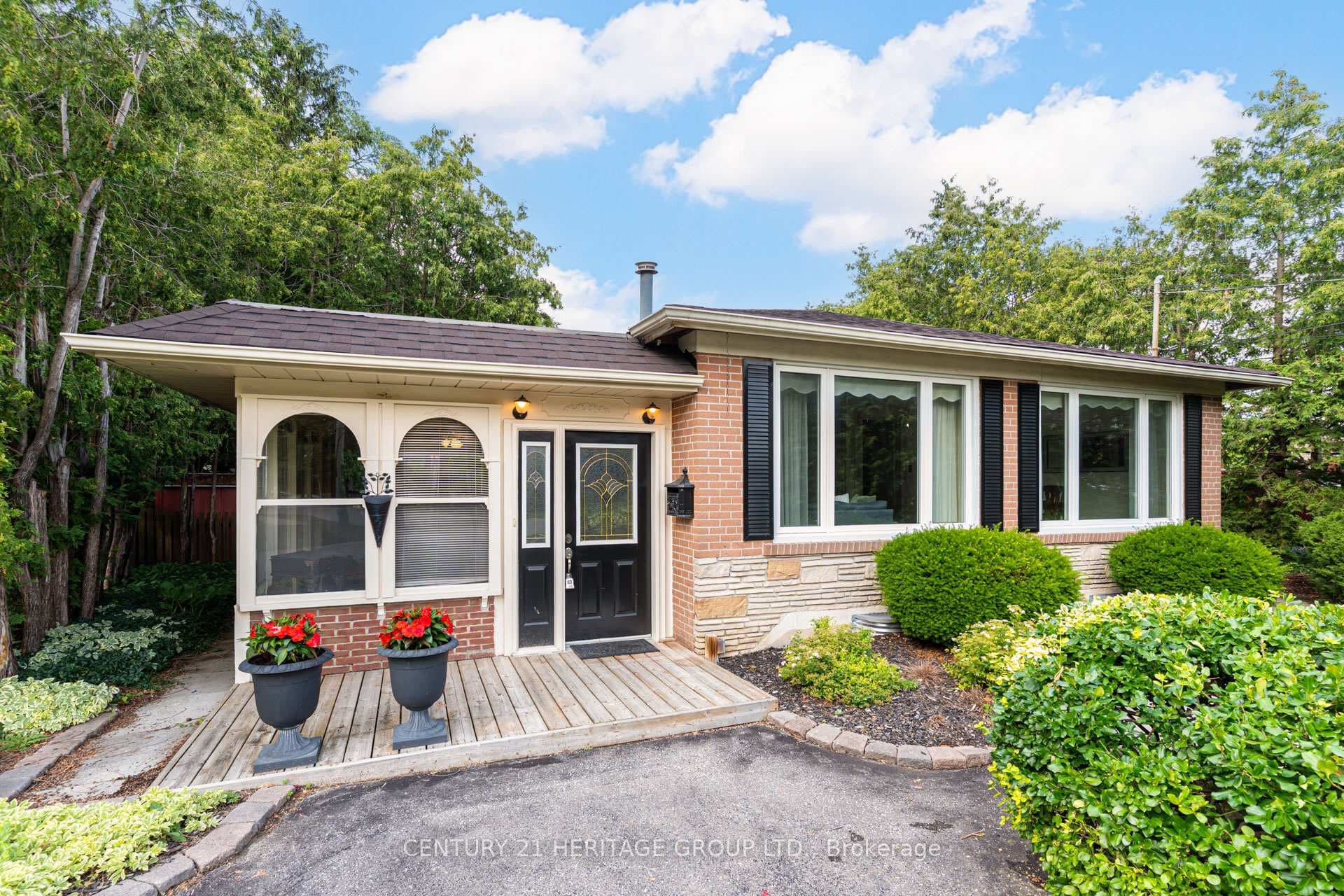129 Bolton Avenue photo 2