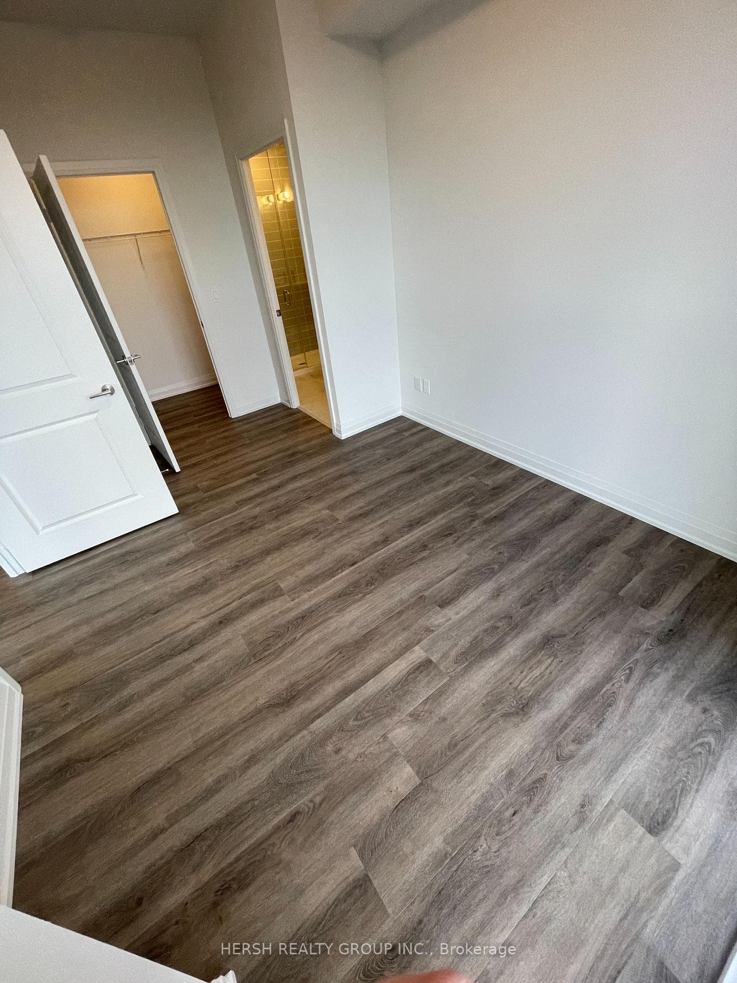 10 MEADOWGLEN Place Unit 904 photo 11
