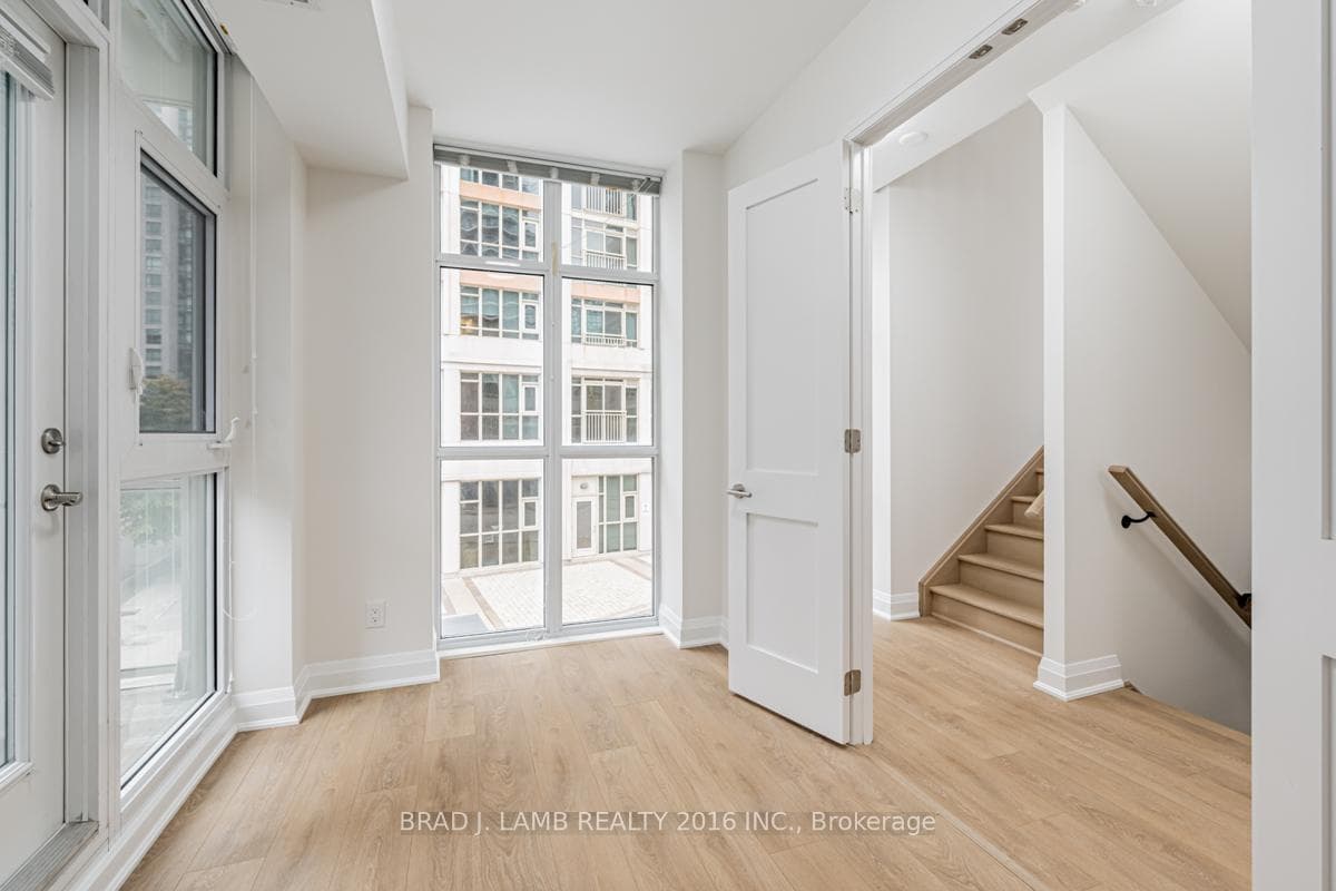 86 Sloping Sky Mews Unit TH #6 photo 7