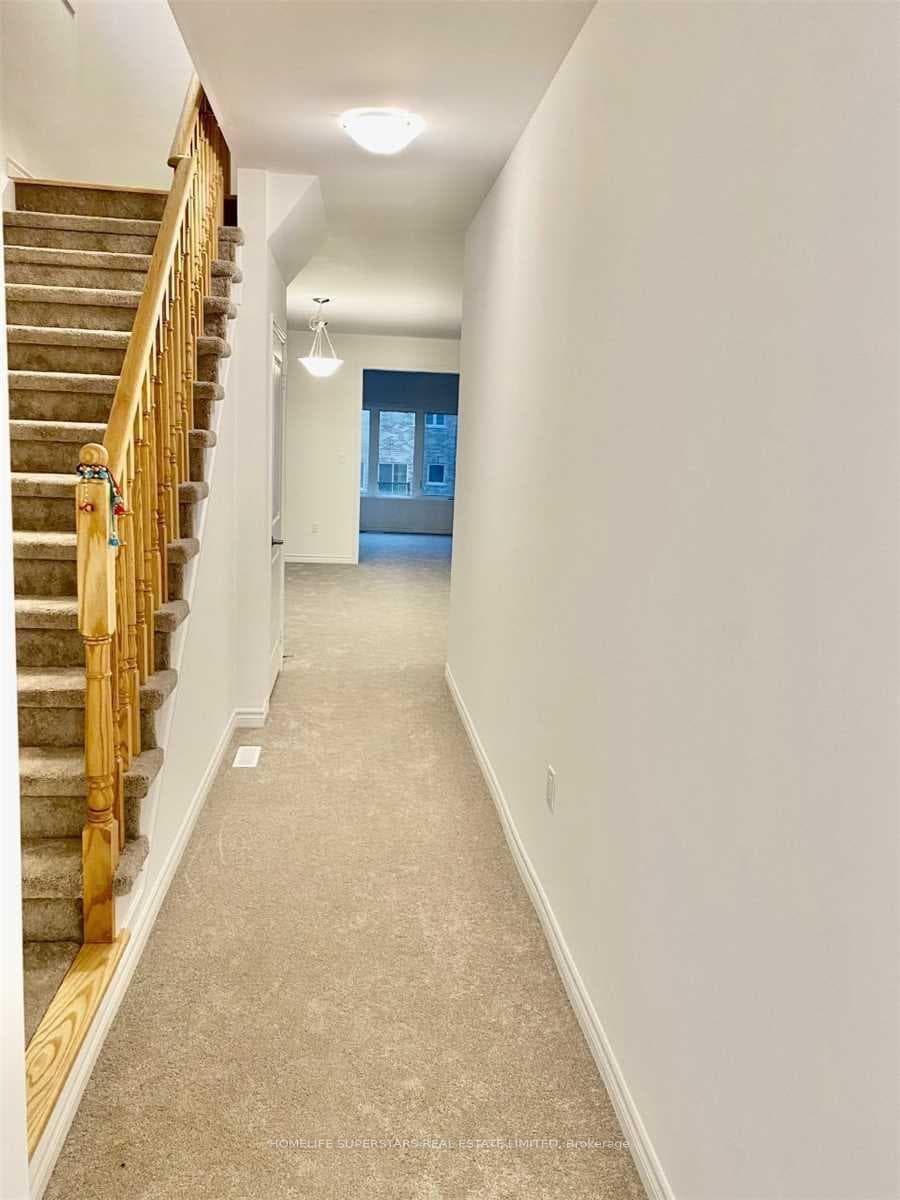 256 Ridley Crescent photo 10