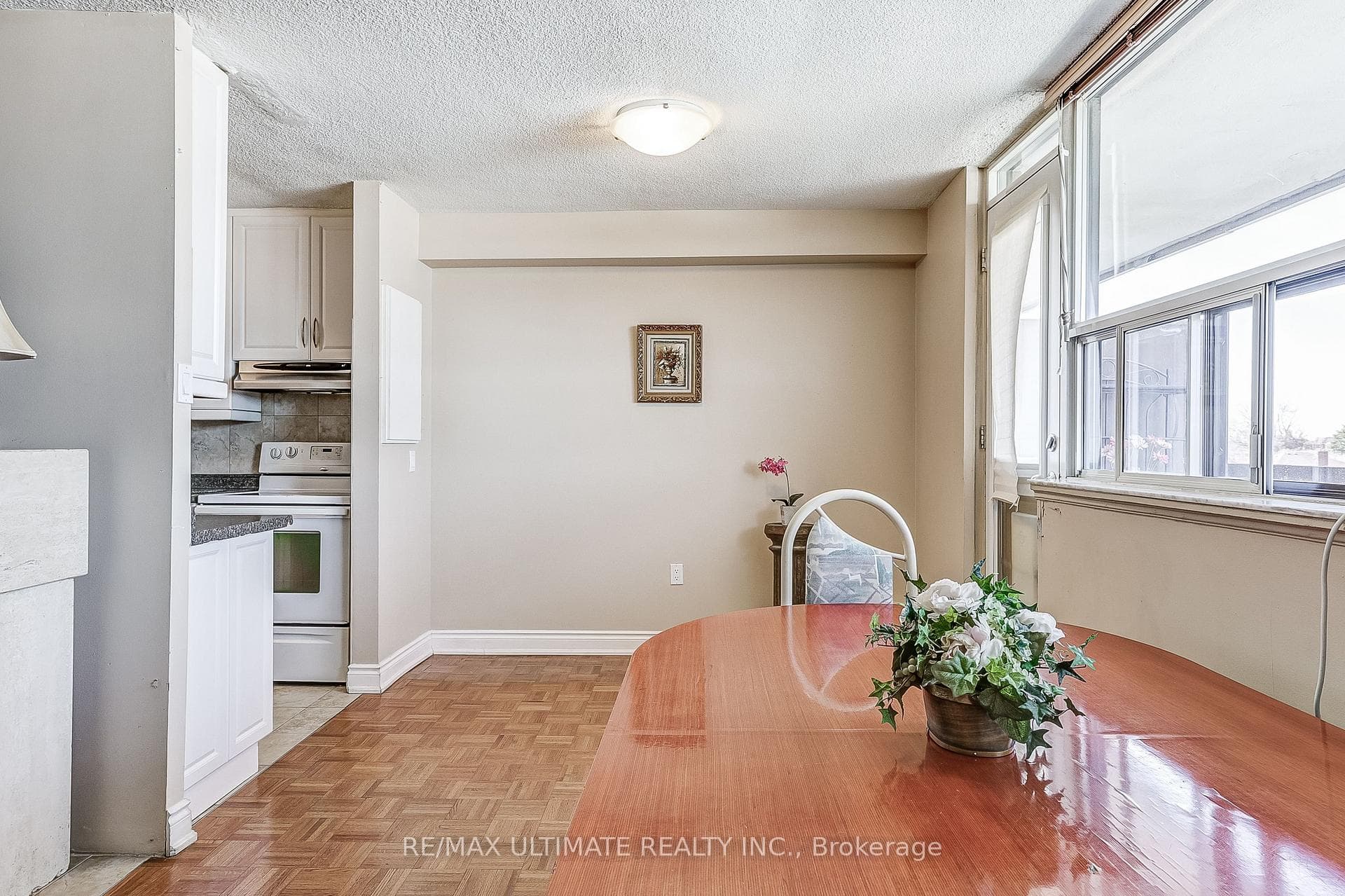 541 Blackthorn Avenue Unit 1005 photo 12