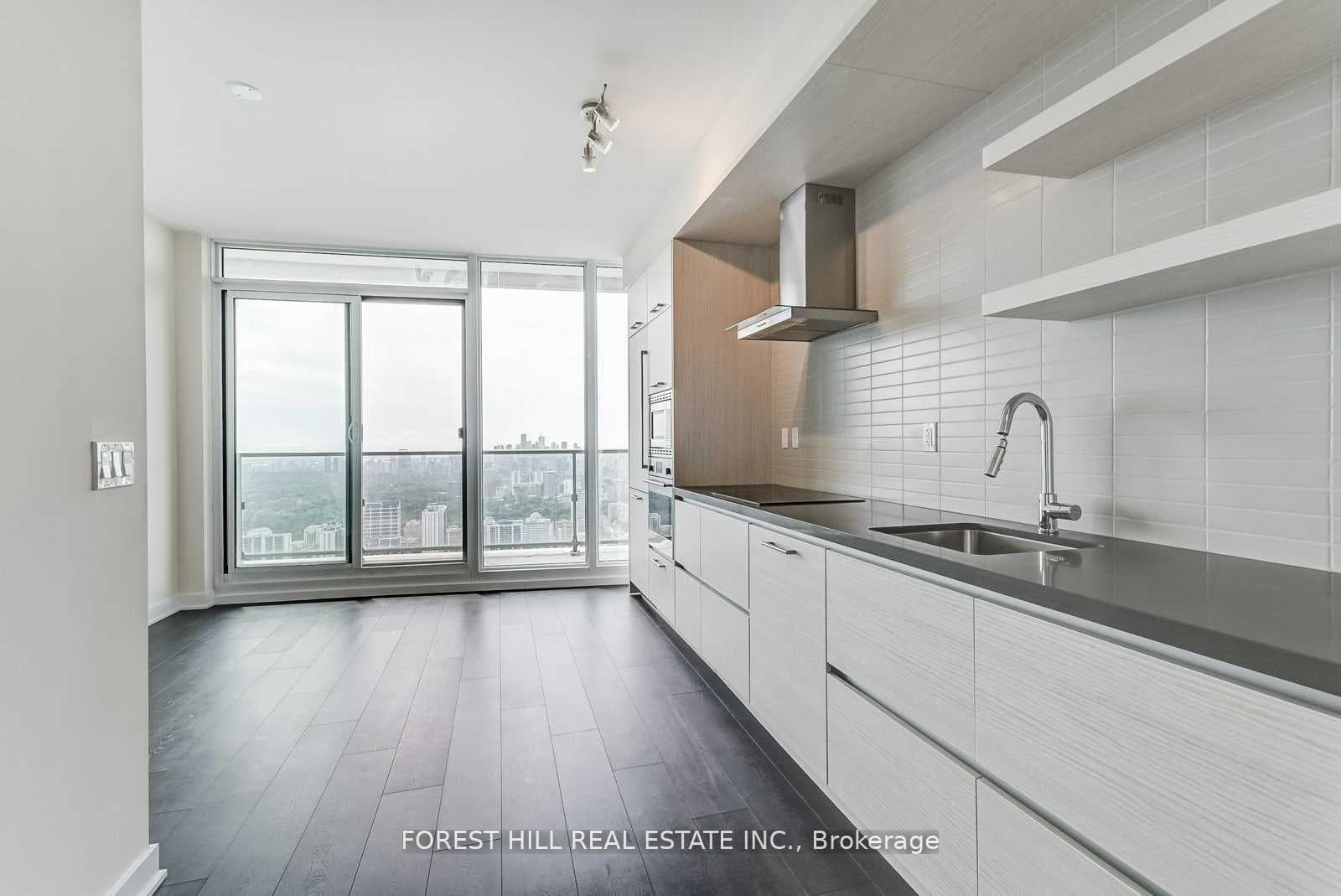 2221 Yonge Street Unit 5803 photo 11