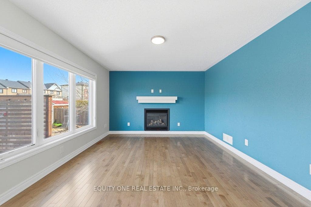 132 Onyx Crescent photo 18