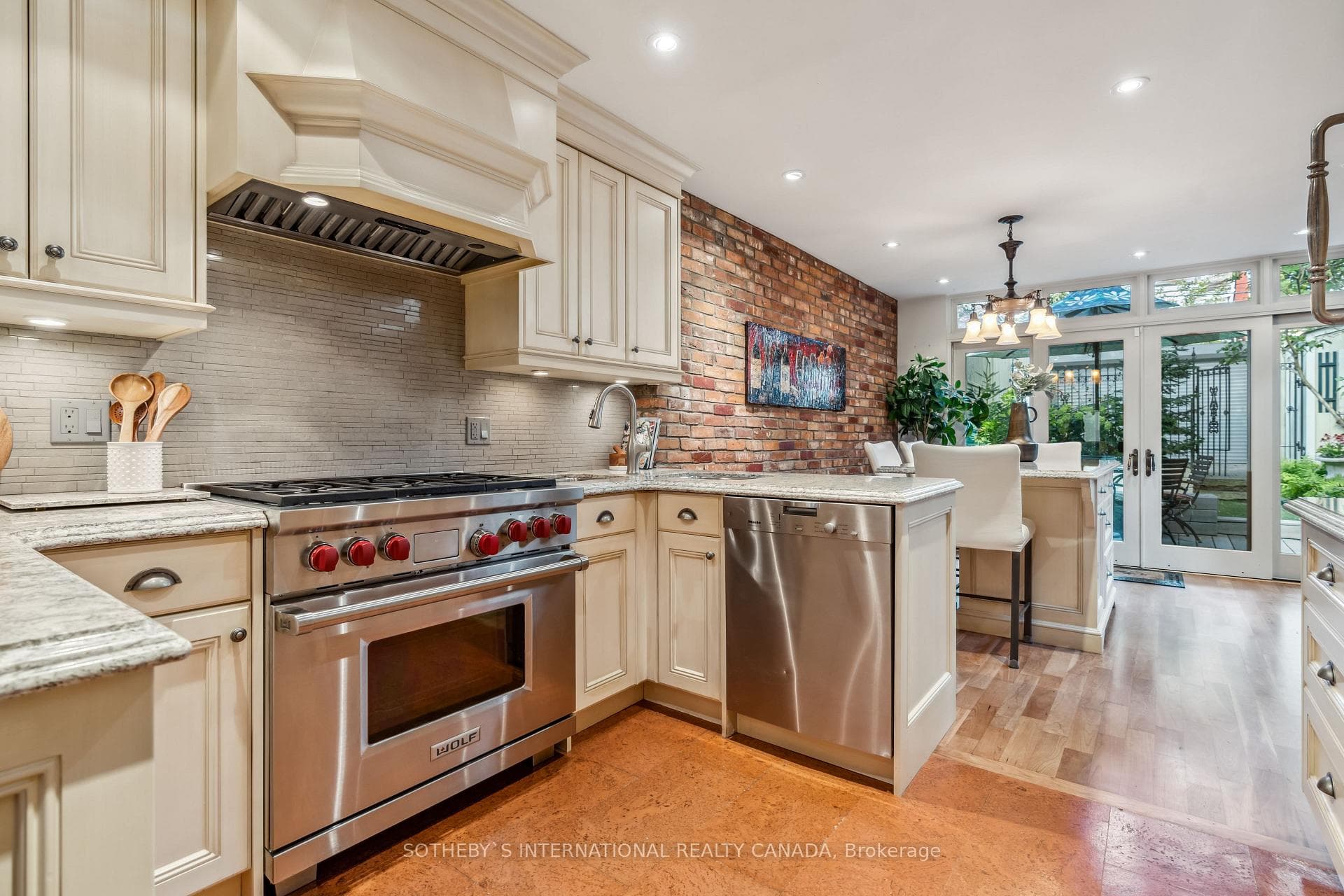 52 Salisbury Avenue photo 8