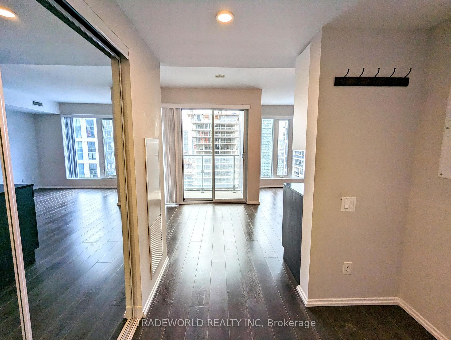 68 Shuter Street Unit 2703 photo 9