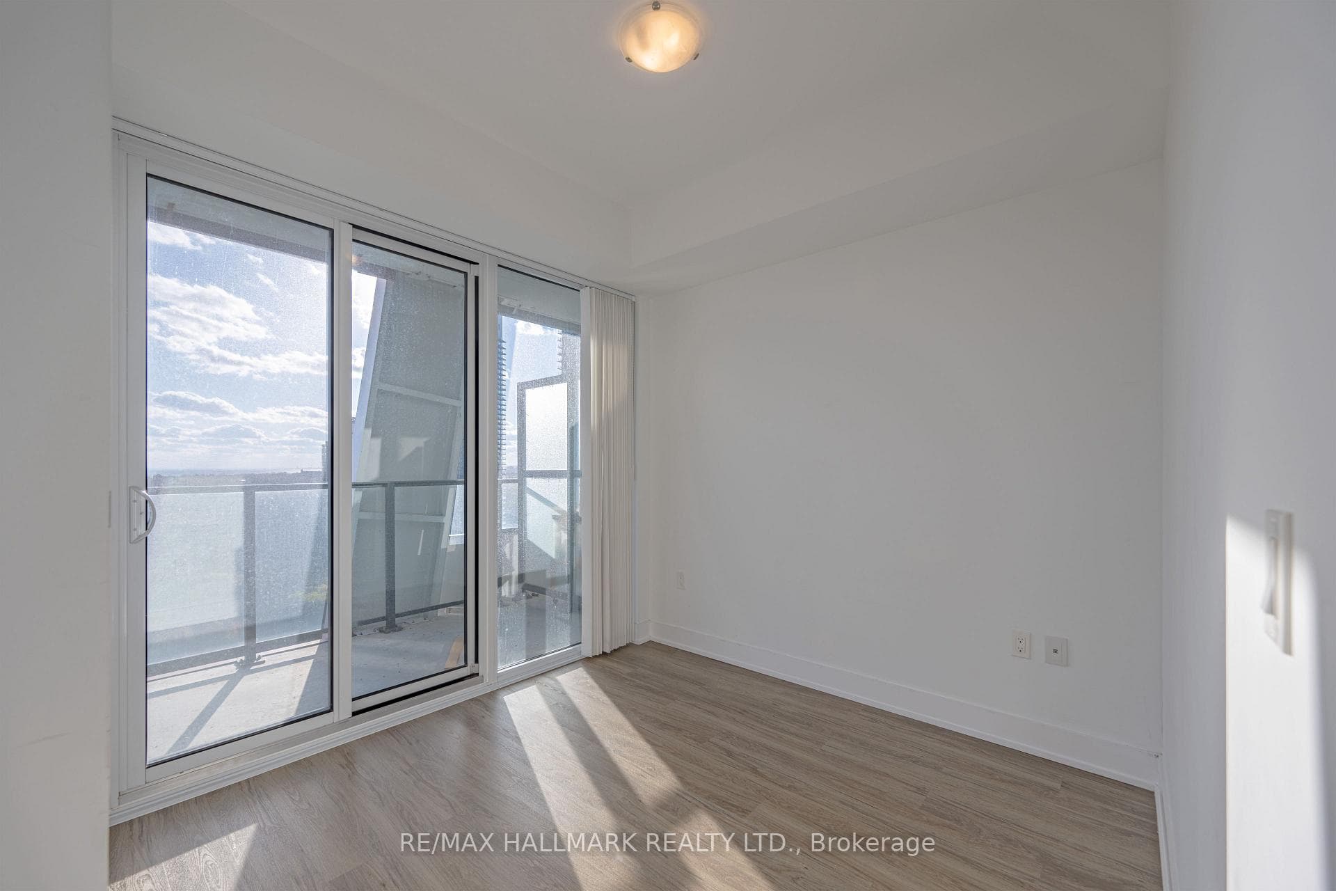 30 Shore Breeze Drive Unit 1818 photo 7