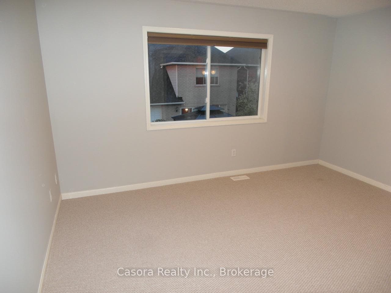 2289 Dunforest Crescent photo 9