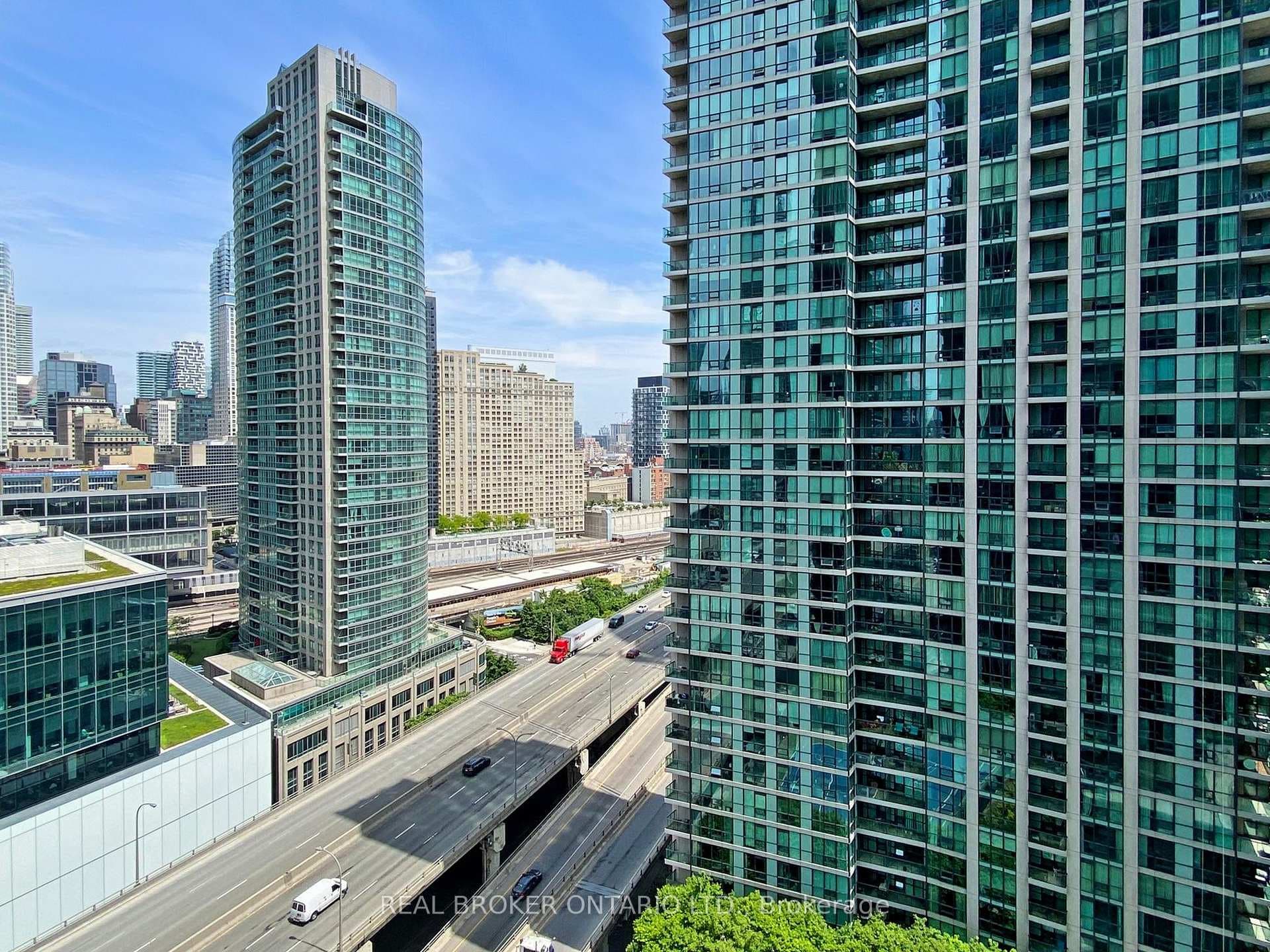 18 Harbour Street Unit 2007 photo 30