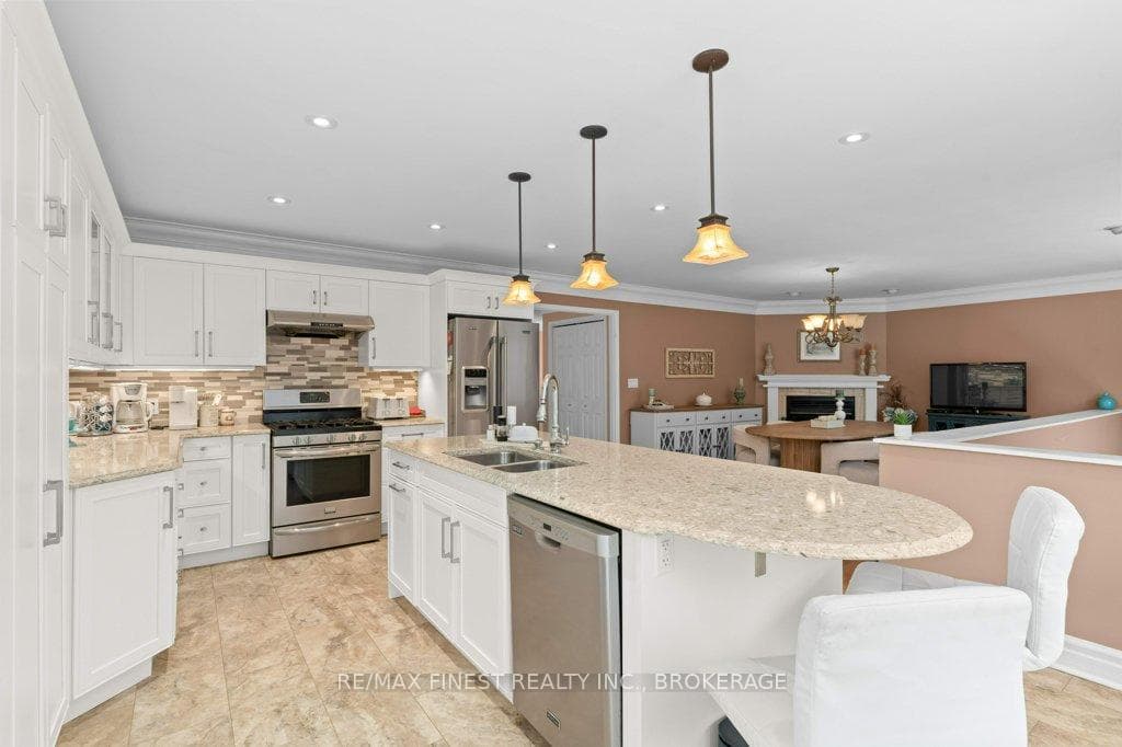 2154 Arne Crescent photo 15
