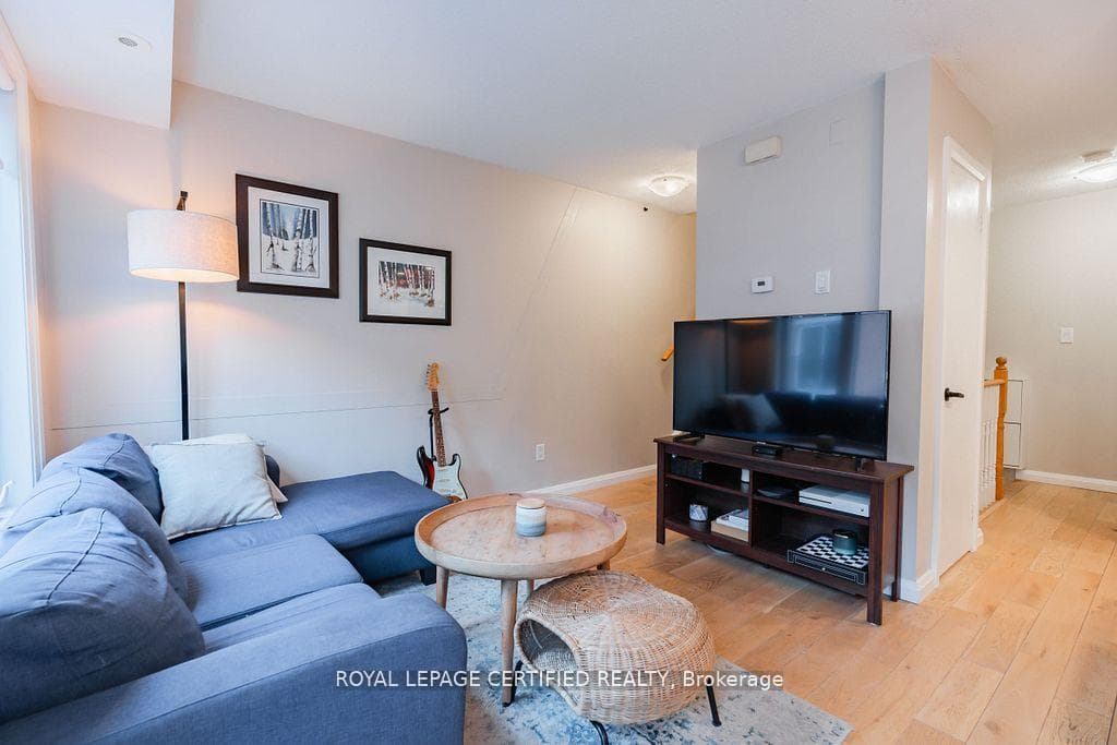 22 Laidlaw Street Unit 1222 photo 5