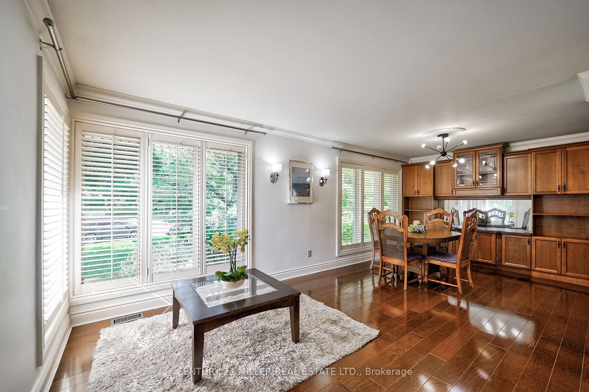 1386 Hixon Street photo 9
