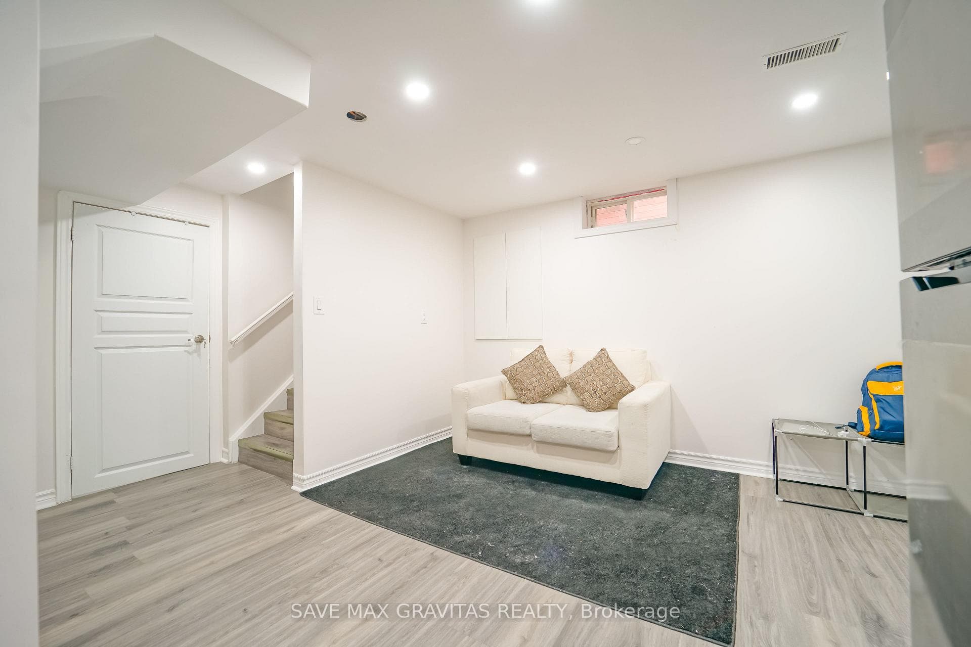 10 Thornbush Boulevard photo 32