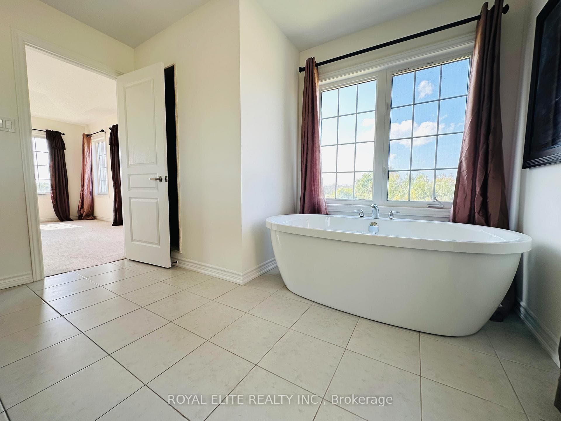 Master Bedroom Ensuite 4-PC