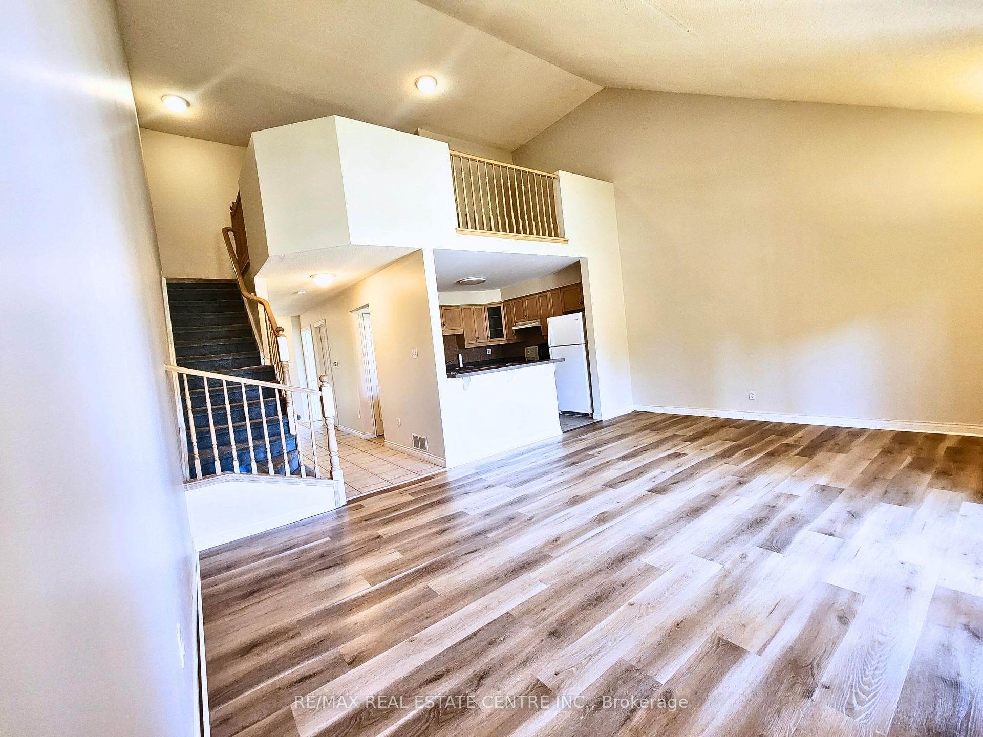 61 DYNASTY Avenue photo 4