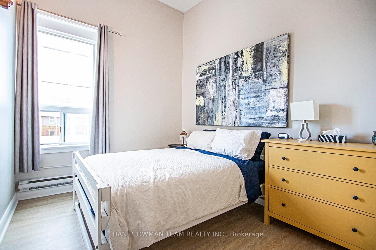 8-10 Simcoe Street photo 5