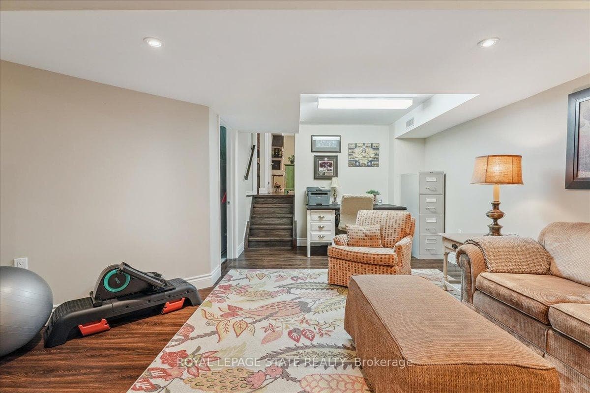 51 Glenhollow Drive photo 33