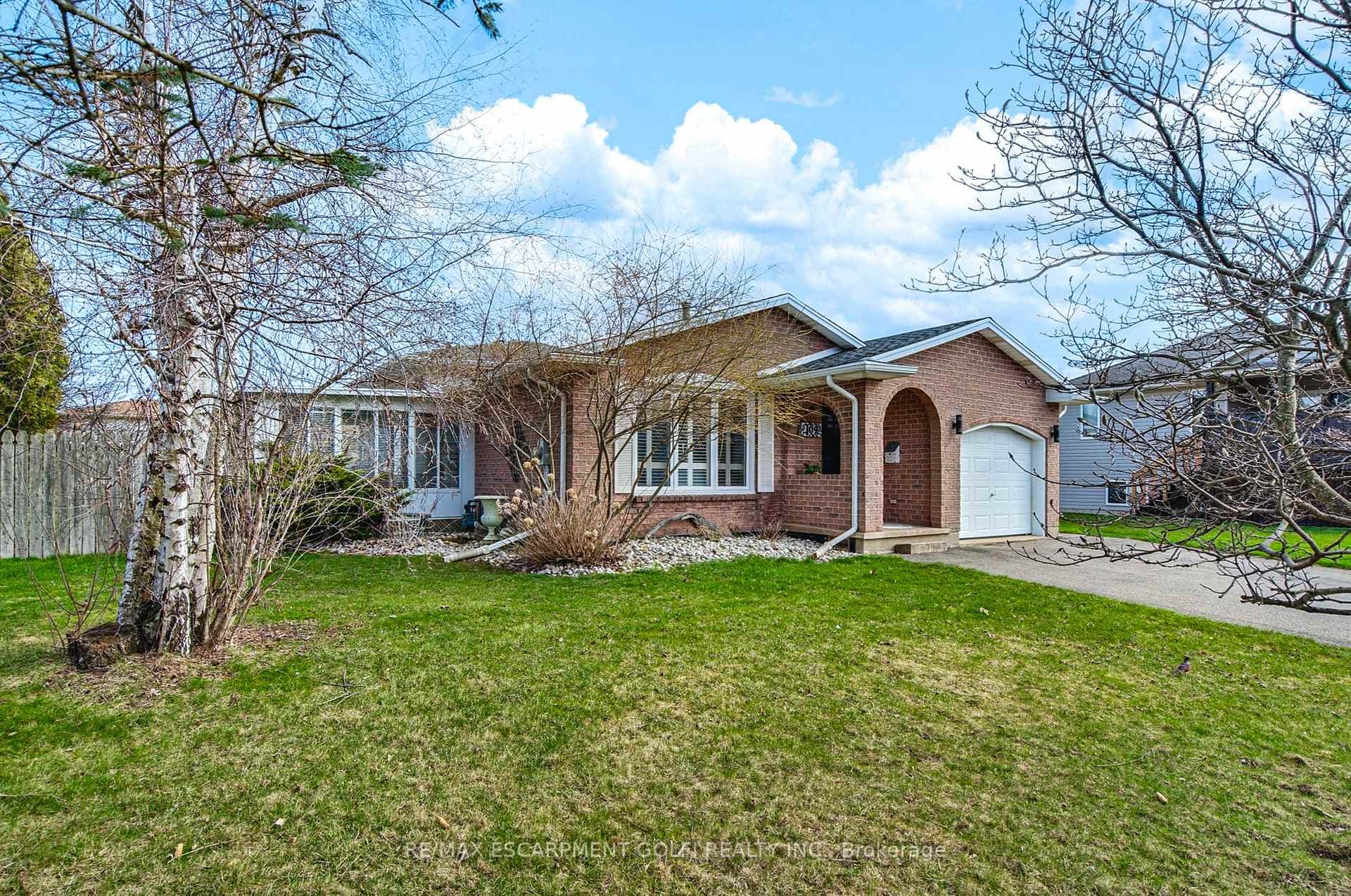 109 Larchwood Circle photo 2