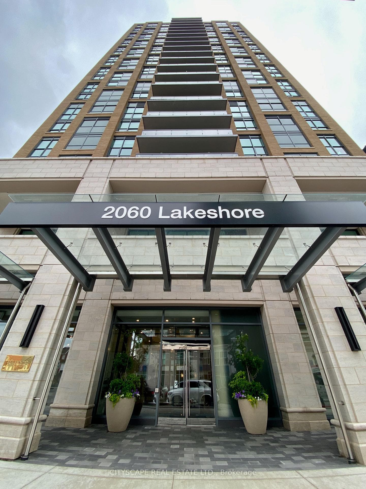 2060 Lakeshore Road Unit 311 photo 1