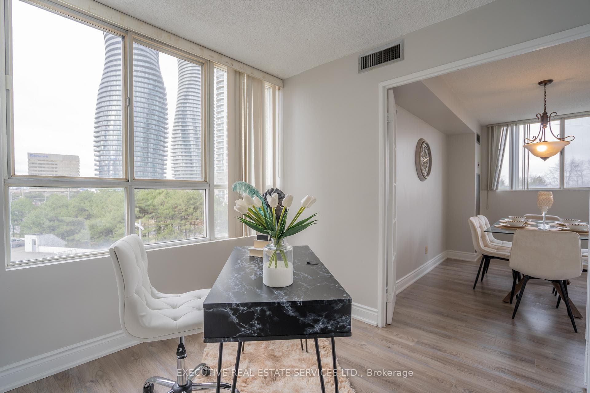 3700 Kaneff Crescent Unit 508 photo 15