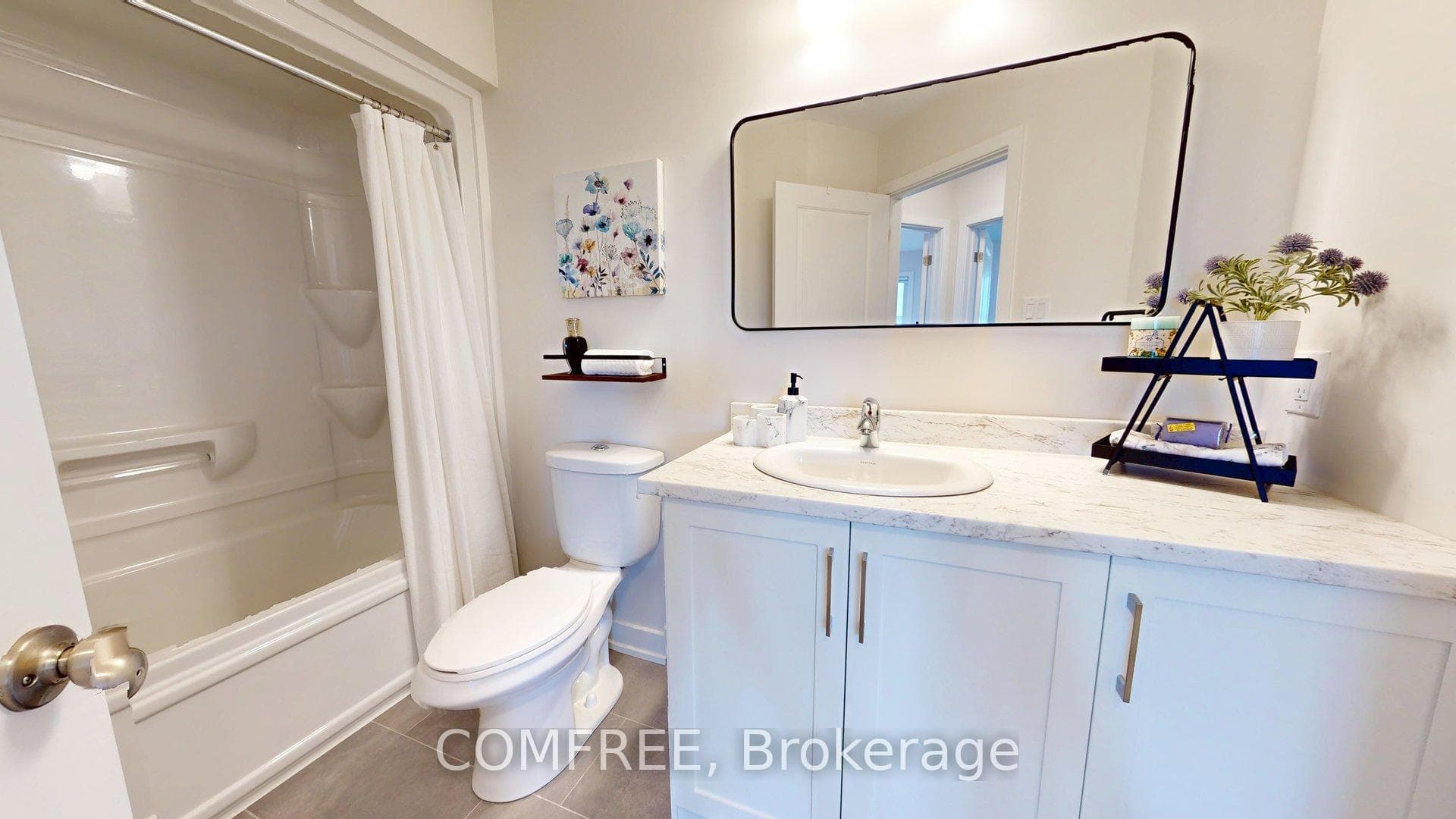 63 Whitcomb Crescent photo 11