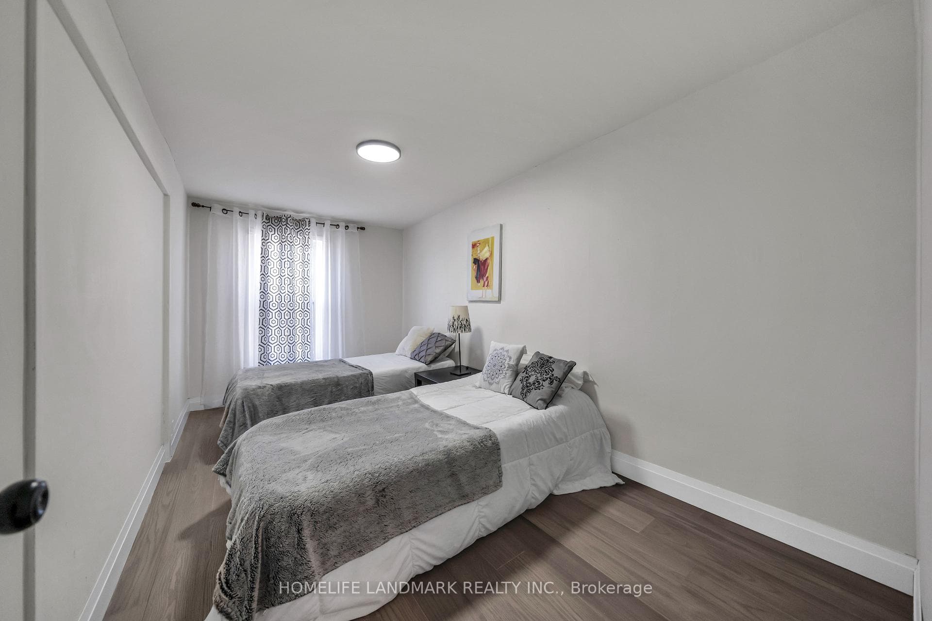 523 Albert Street photo 12