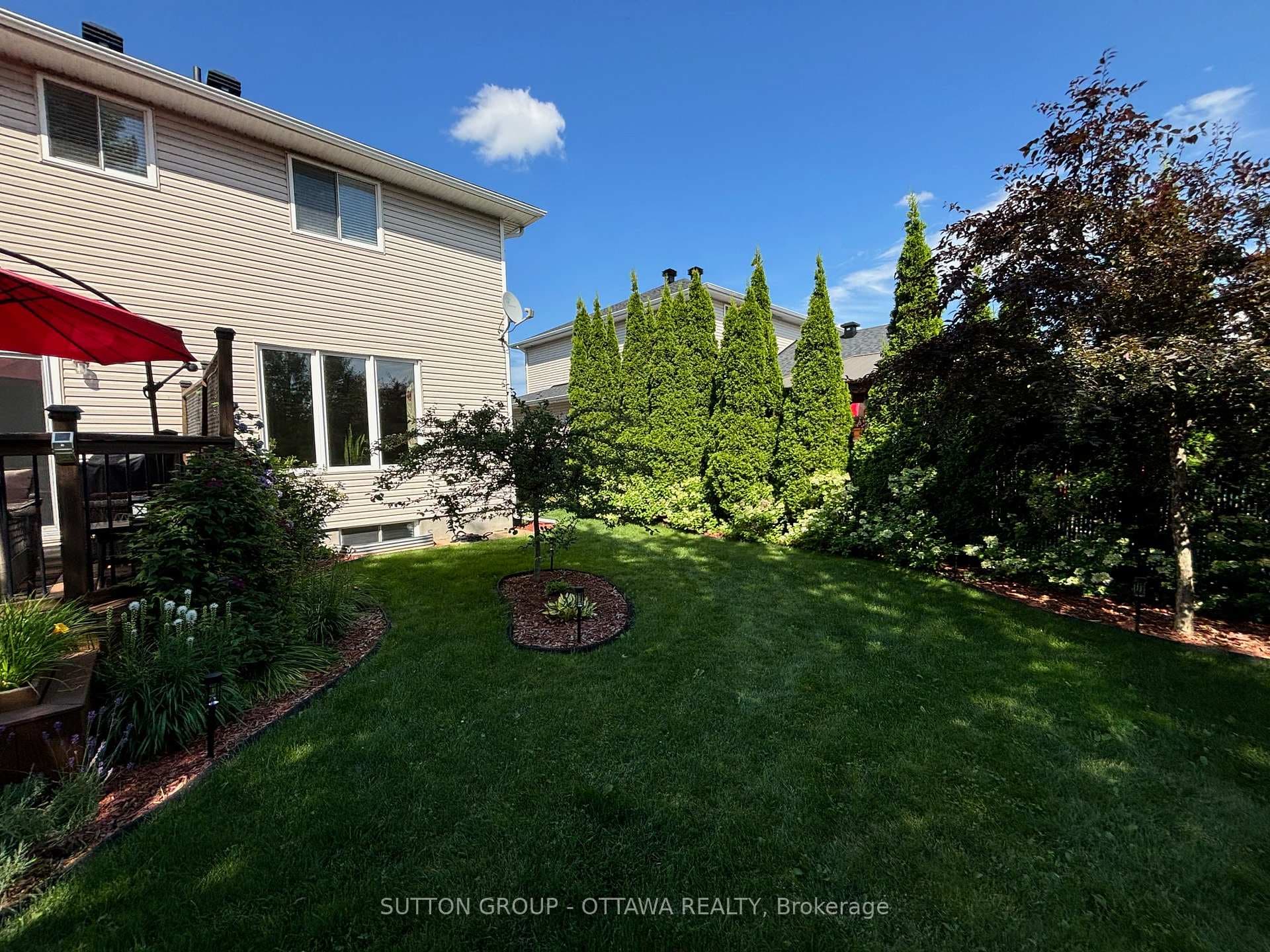 1812 Heatherstone Crescent photo 27