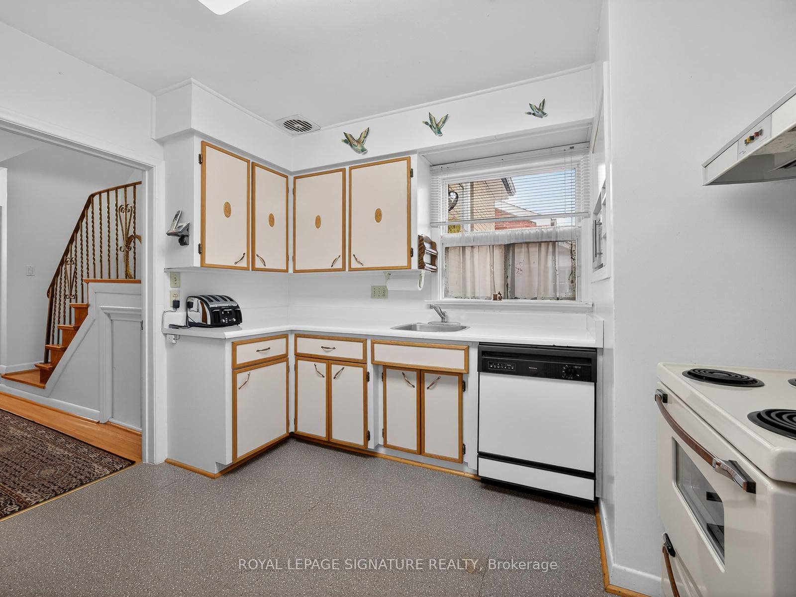 108 Churchill Avenue photo 14