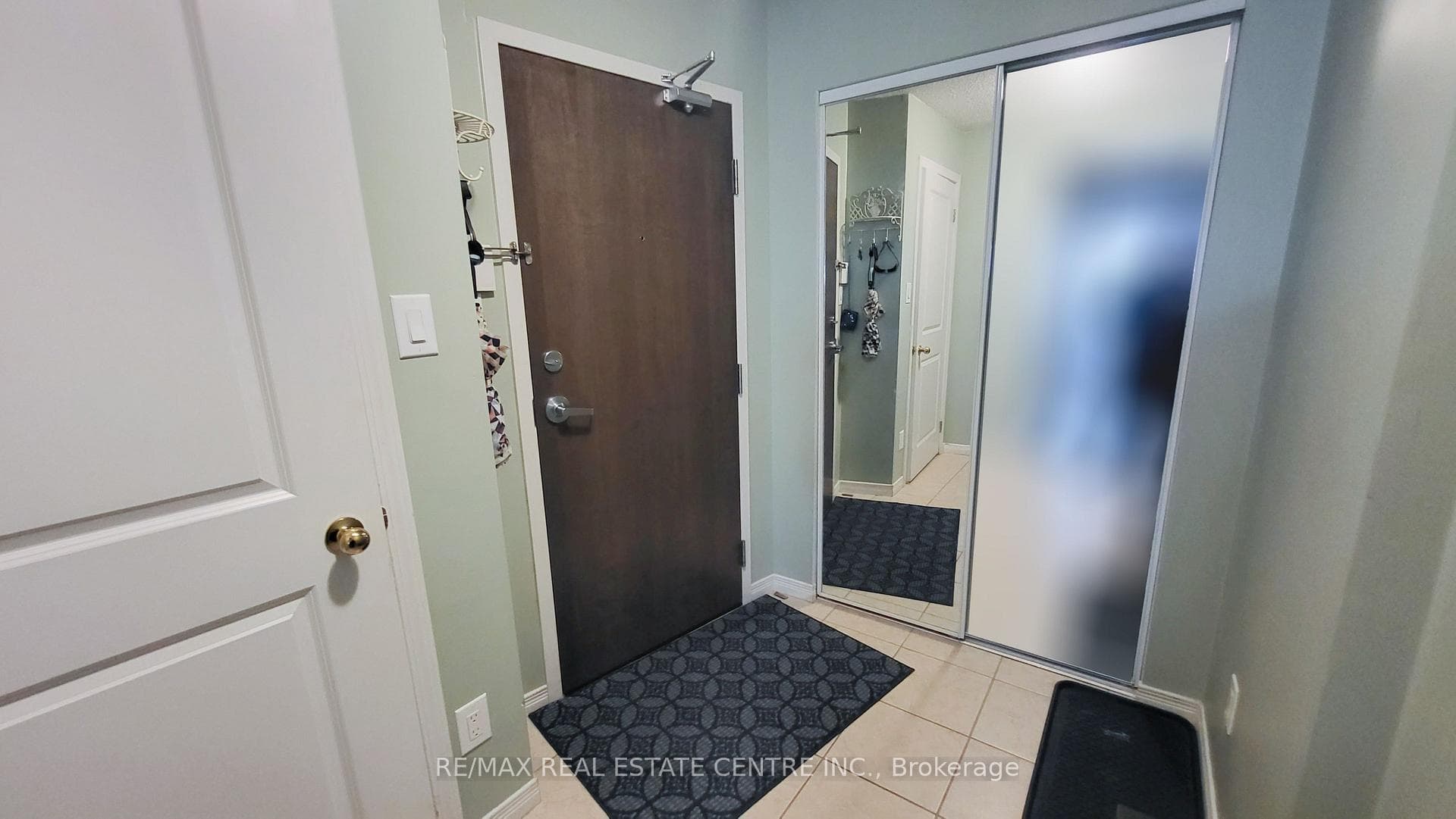 9 George Street Unit 1402 photo 24