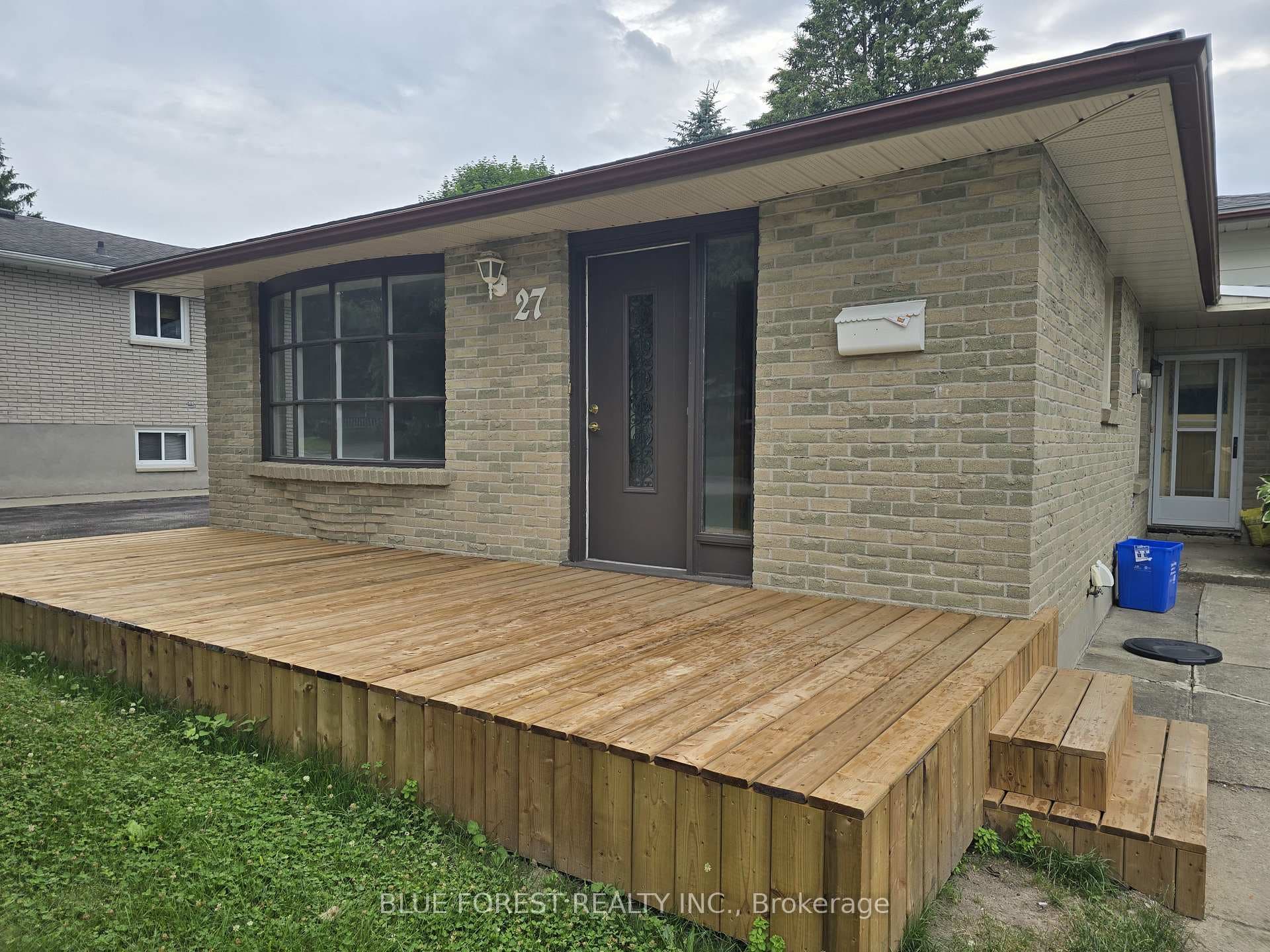 27 Hamber Court photo 3