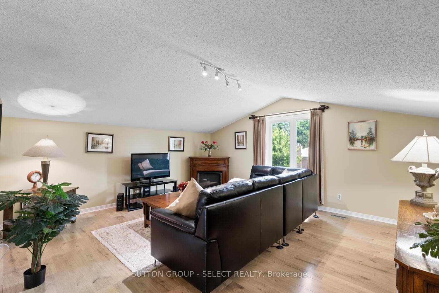 487 Jeffreybrook Close photo 22