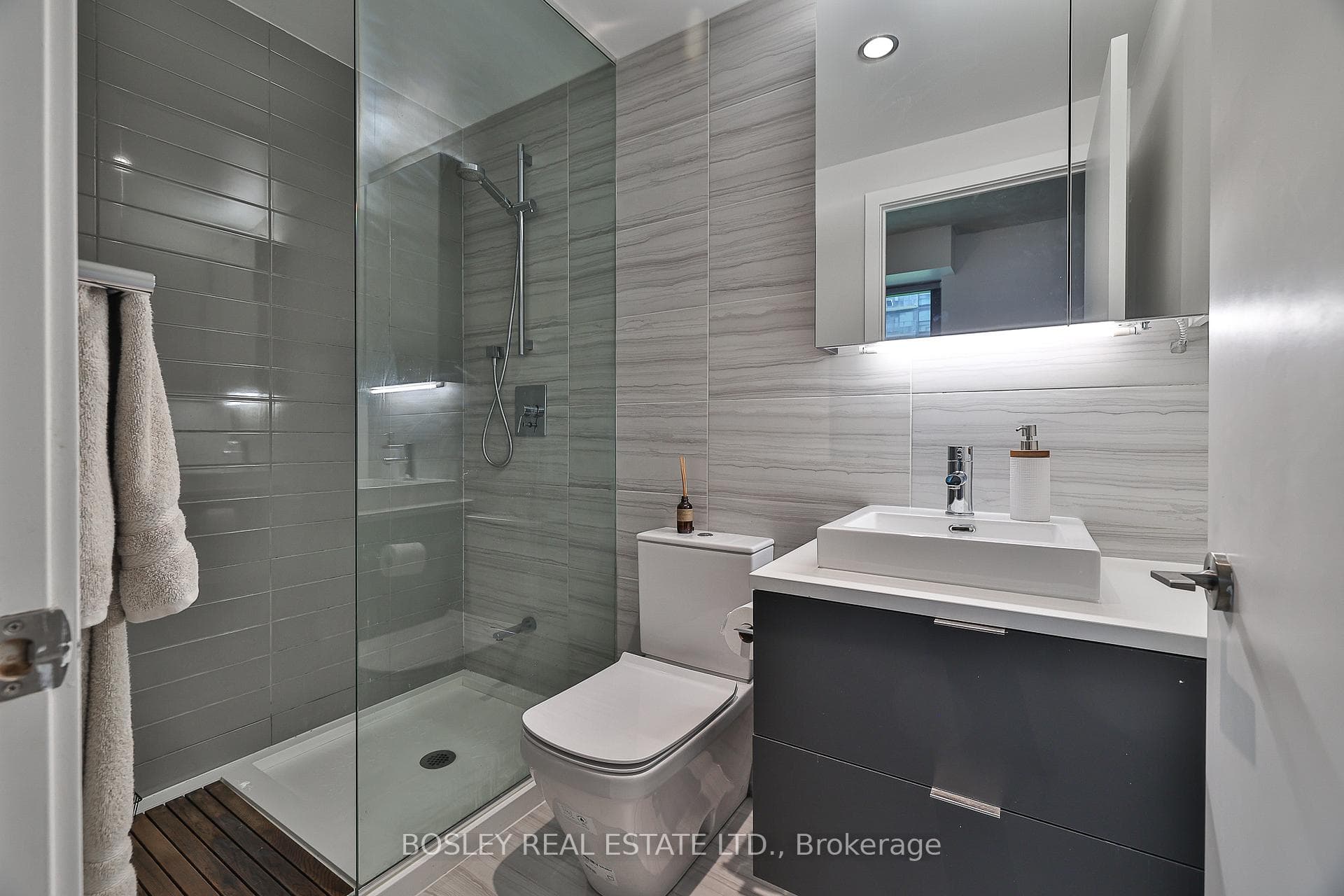 170 Bayview Avenue Unit 515 photo 24